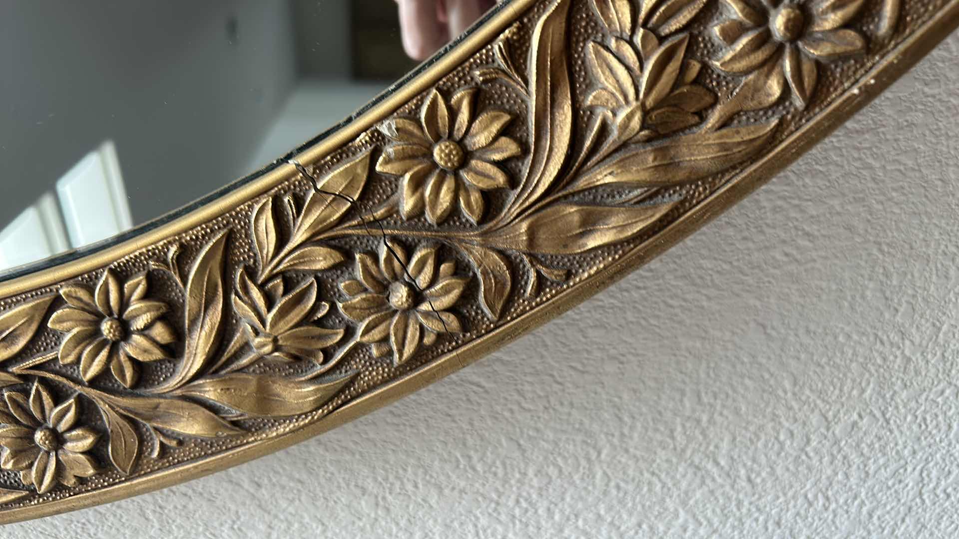 Photo 1 of ORNATE WOOD GOLD FRAMED ROUND MIRROR 35”ROUND