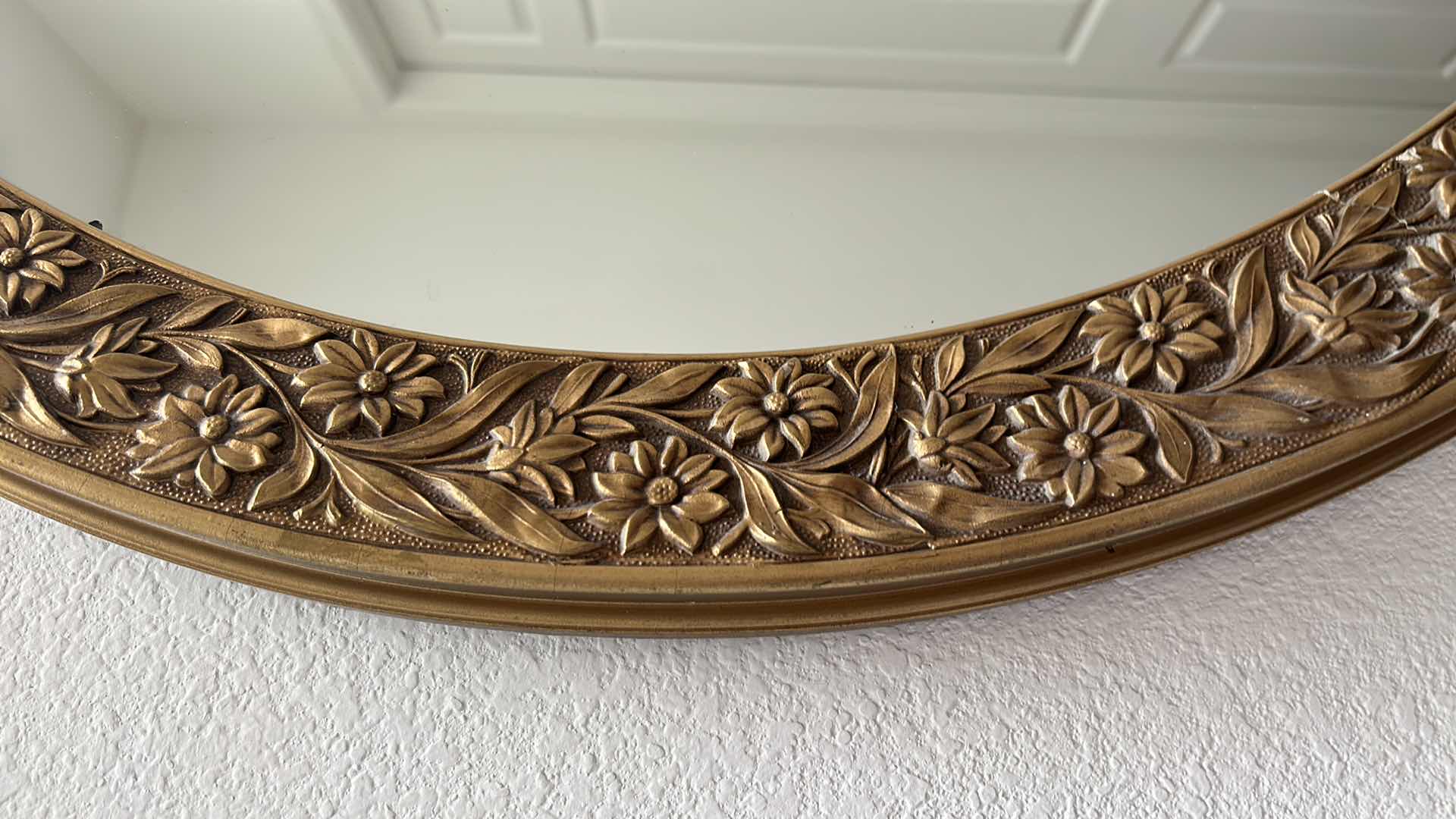 Photo 1 of ORNATE WOOD GOLD FRAMED ROUND MIRROR 35”ROUND