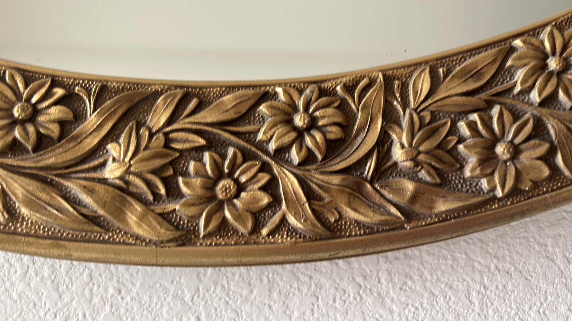 Photo 1 of ORNATE WOOD GOLD FRAMED ROUND MIRROR 35”ROUND