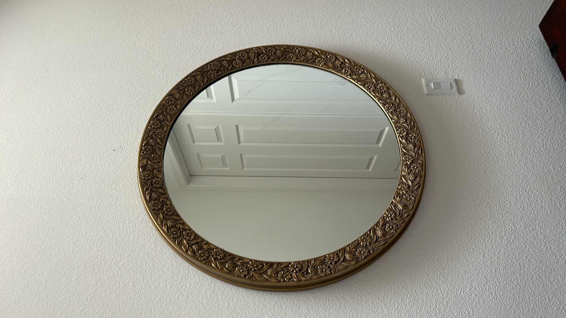 Photo 1 of ORNATE WOOD GOLD FRAMED ROUND MIRROR 35”ROUND
