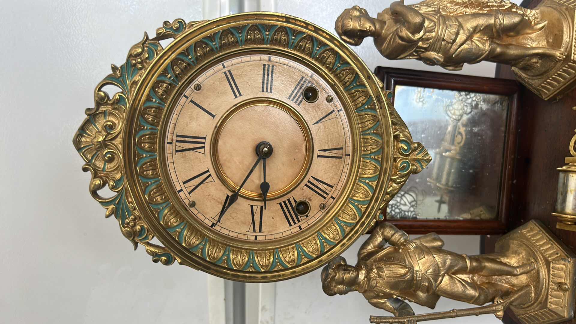 Photo 4 of OLD VINTAGE CLOCK, NEEDS RESTORATION H17”