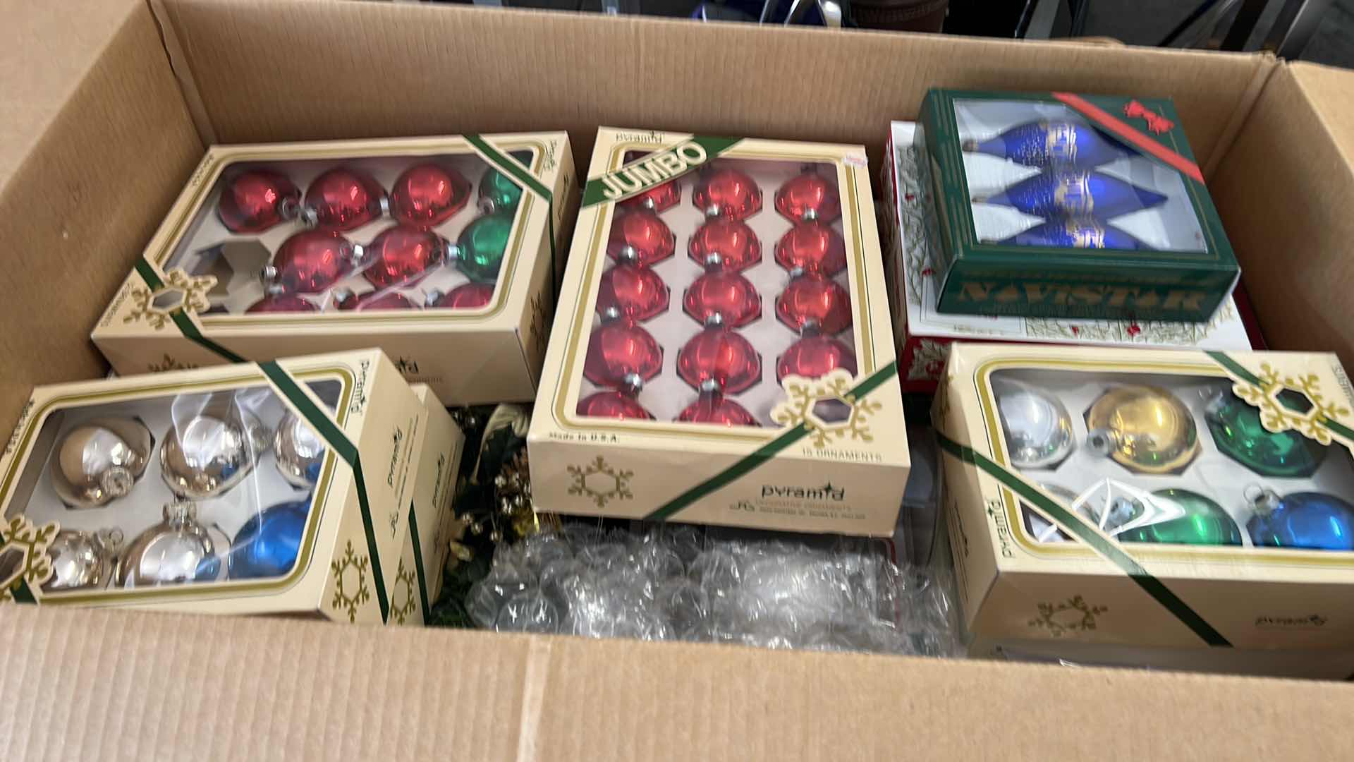 Photo 1 of LARGE BOX WITH CHRISTMAS DECOR