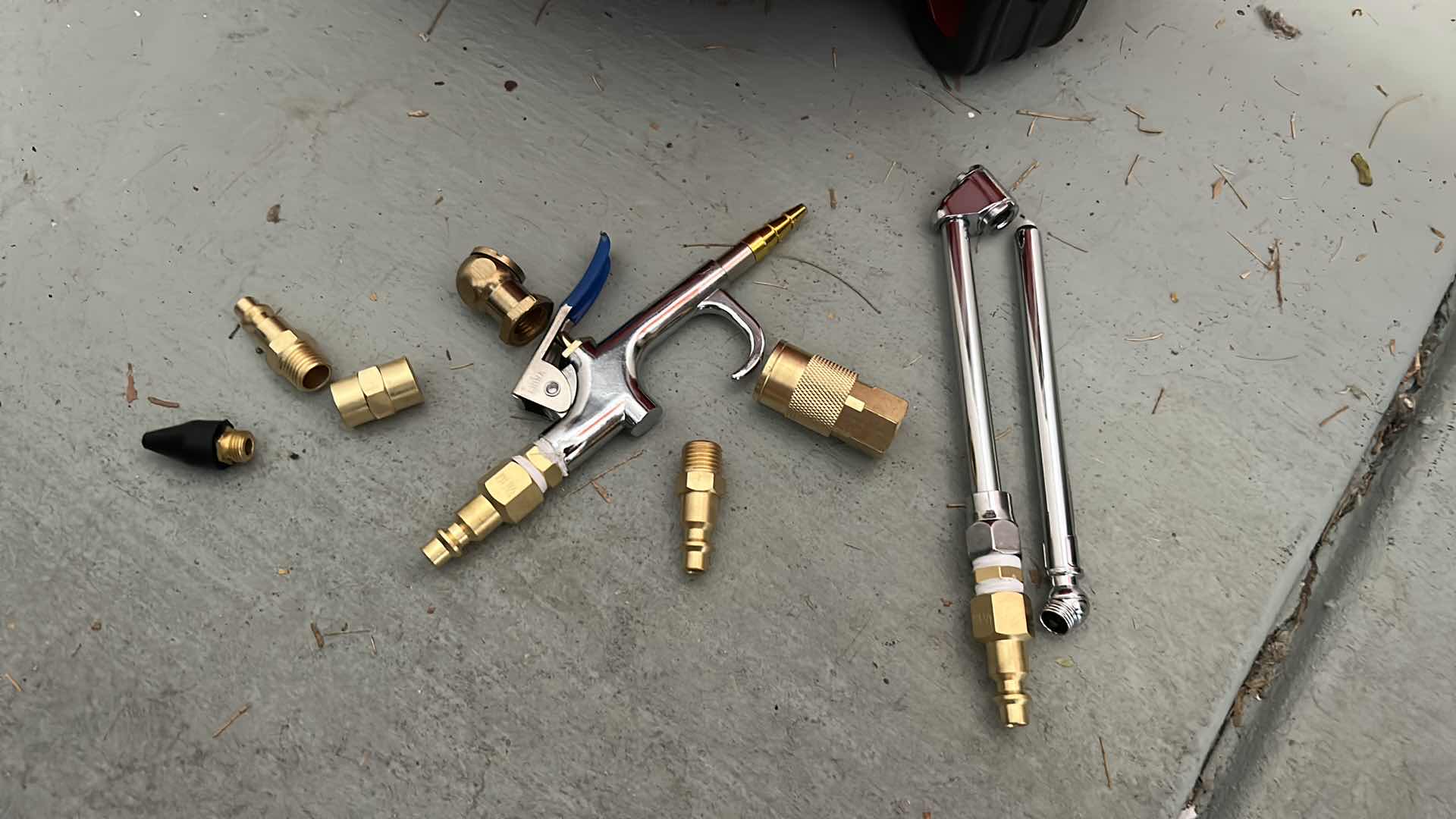 Photo 1 of CENTRAL PNEUMATIC AIR COMPRESSOR (TESTED) w NOZZLES.