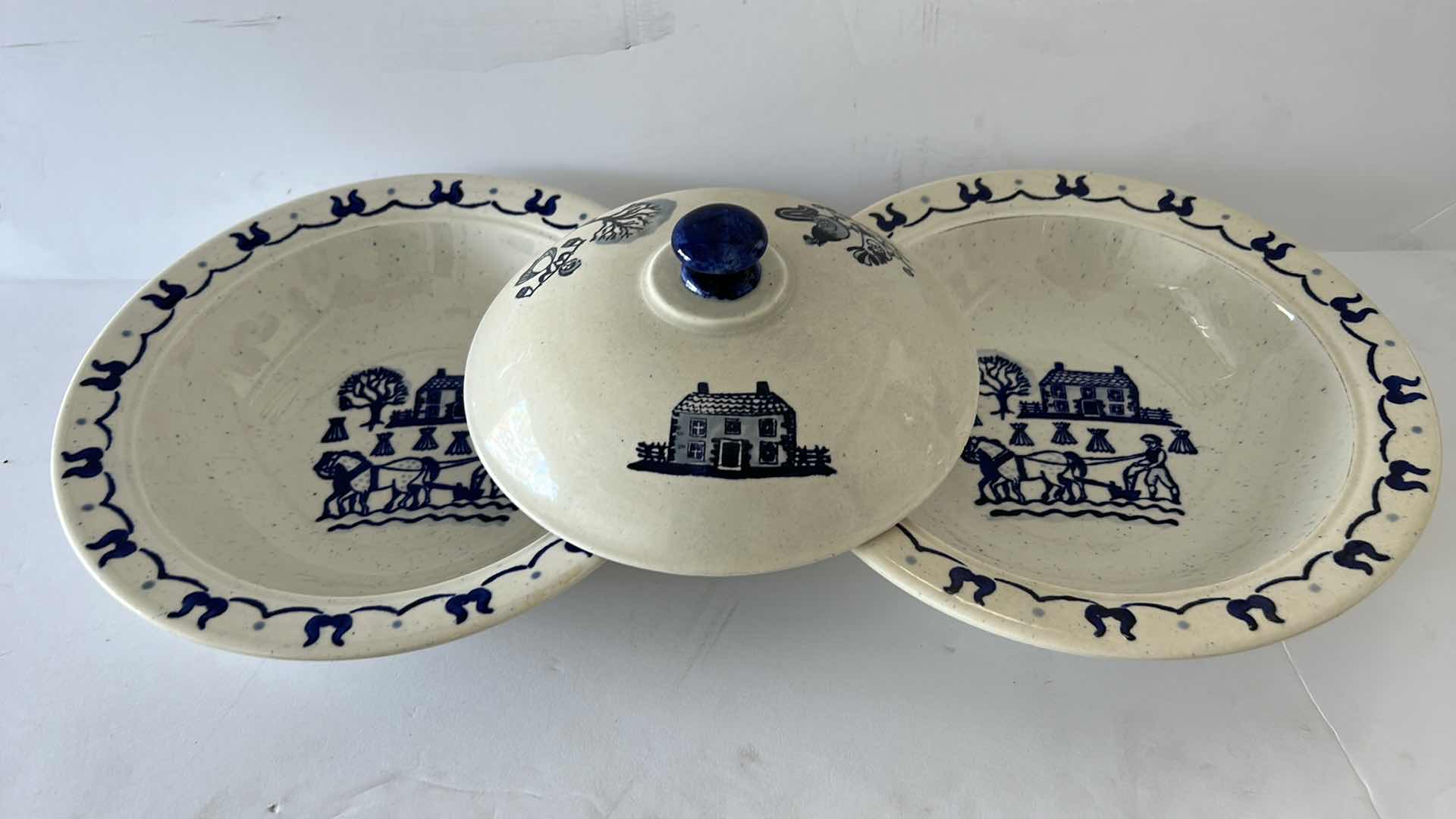 Photo 1 of RARE GLIDDEN POTTERY 1940-1957 STONEWARE BOWL WITH LID AND POPPYTRAIL BY METLOX