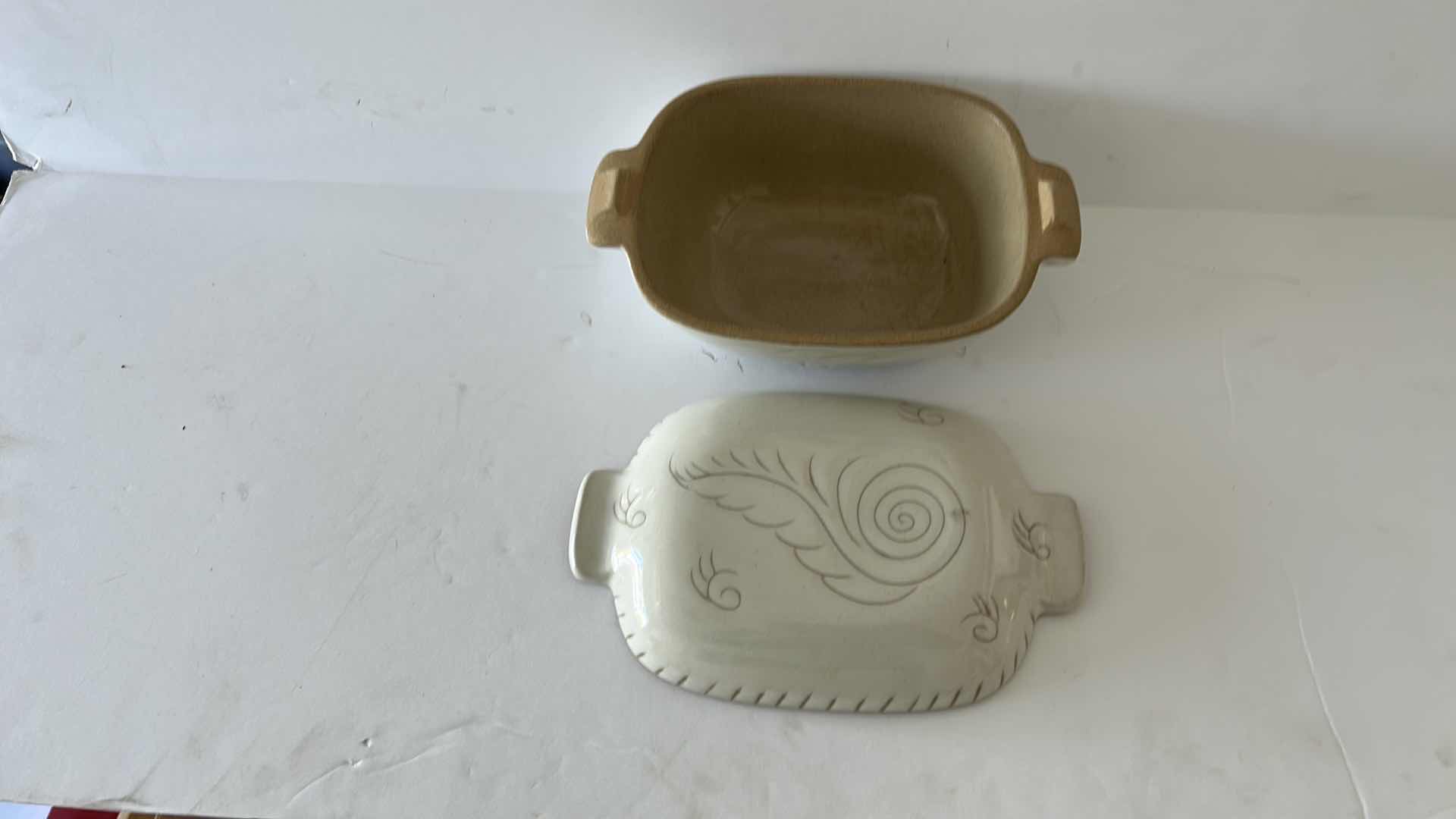 Photo 1 of RARE GLIDDEN POTTERY 1940-1957 STONEWARE BOWL WITH LID AND POPPYTRAIL BY METLOX