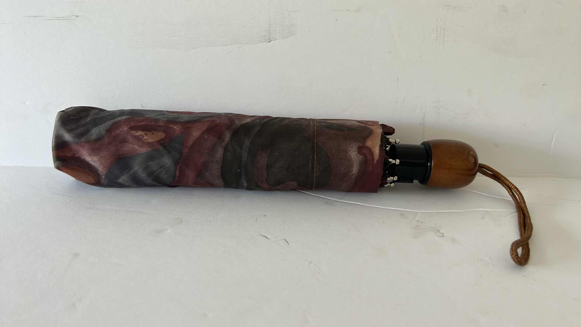 Photo 2 of MENS ACCESSORIES- RALPH LAUREN BIFOLD AND UMBRELLA