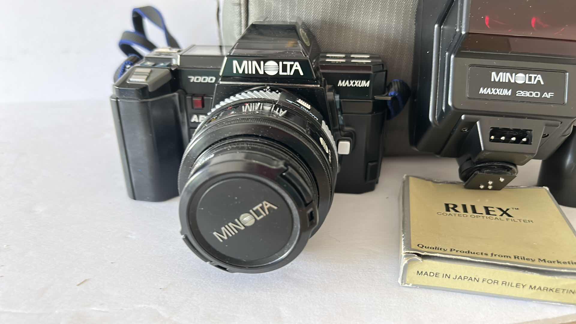 Photo 2 of MINOLTA 7000 MAXXUM WITH BAG AND ACCESSORIES
