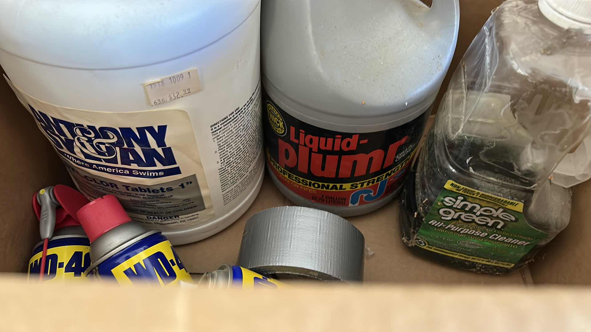 Photo 4 of BOX OF CLEANING SUPPLIES