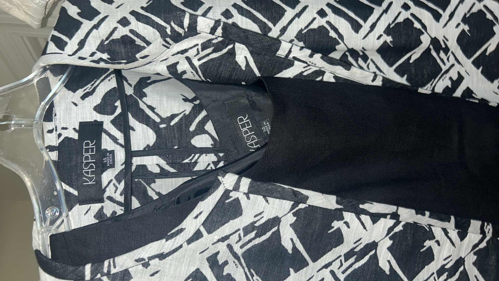 Photo 7 of WOMENS DRESSY AND BUSINESS EXEC CLOTHING 2 PC ASSORTMENT SIZE 14