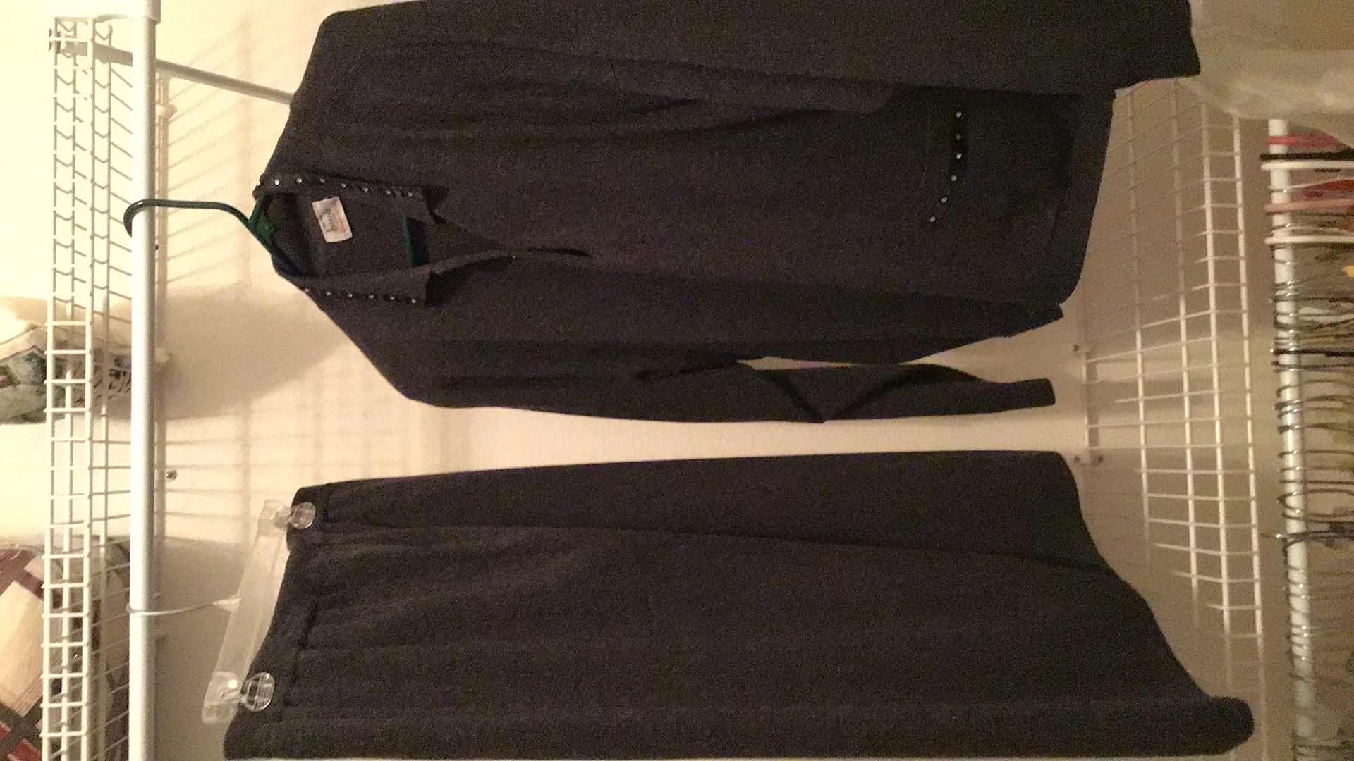 Photo 6 of HARRODS LONDON SIZE 42 (WOMENS MEDIUM) LAMBS WOOL SWEATER  W MATCHING SKIRT 