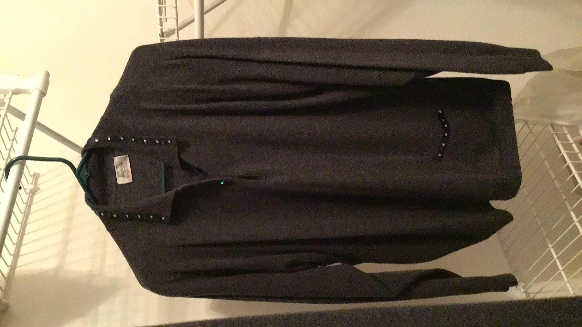 Photo 1 of HARRODS LONDON SIZE 42 (WOMENS MEDIUM) LAMBS WOOL SWEATER  W MATCHING SKIRT 