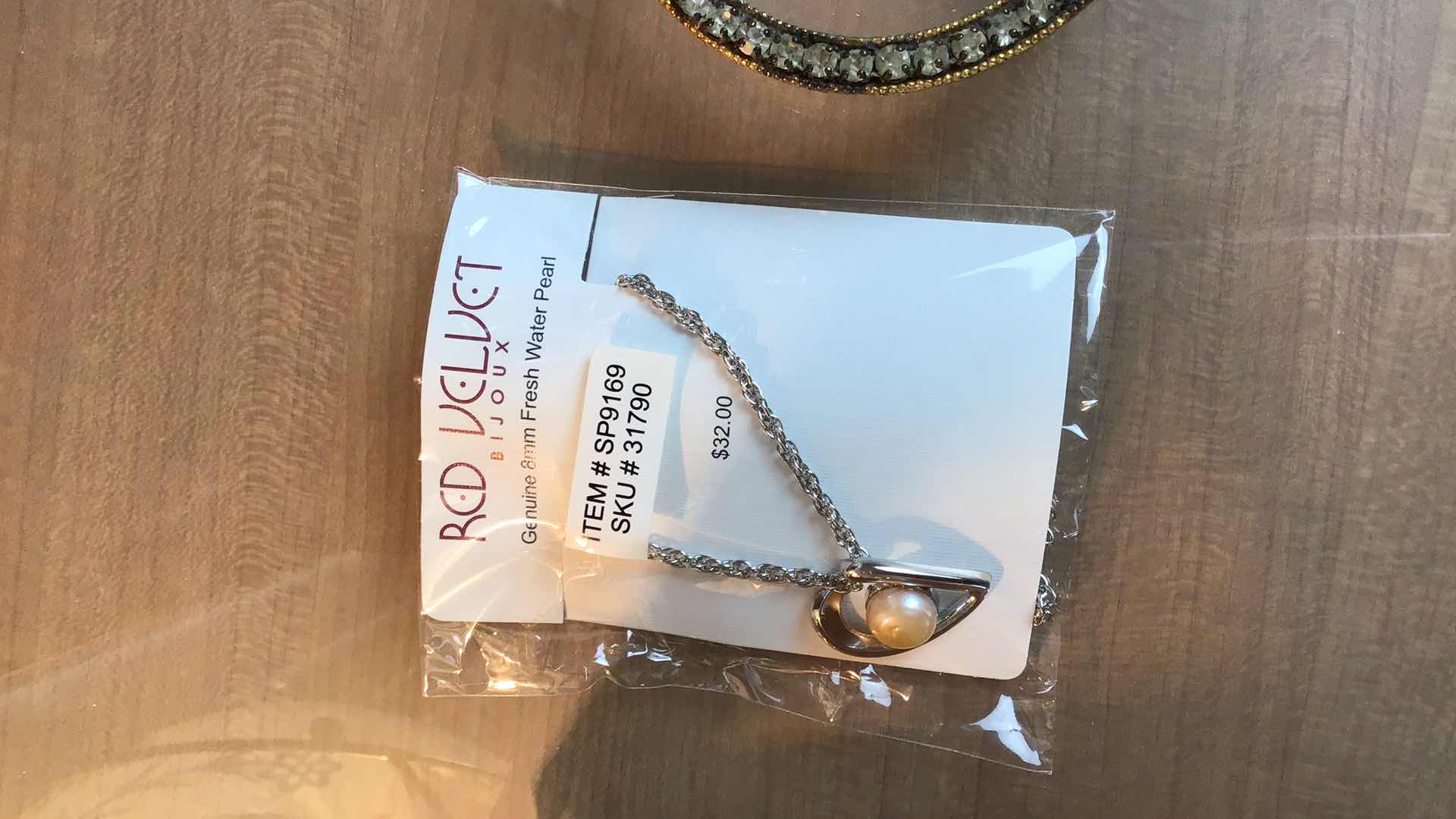 Photo 1 of WOMENS ASSORTMENT JEWELRY BOXES, TOUCH LAMP, HEART NECKLACE & MORE