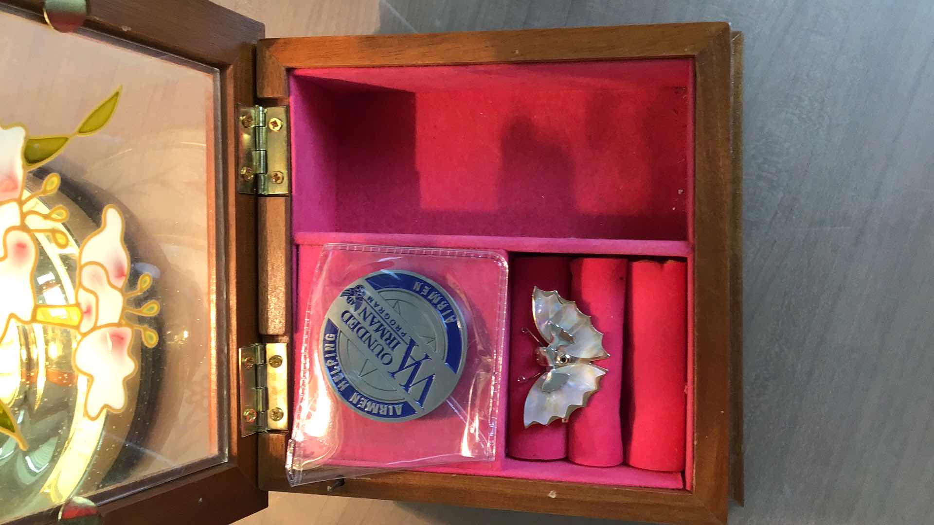 Photo 1 of WOMENS ASSORTMENT JEWELRY BOXES, TOUCH LAMP, HEART NECKLACE & MORE