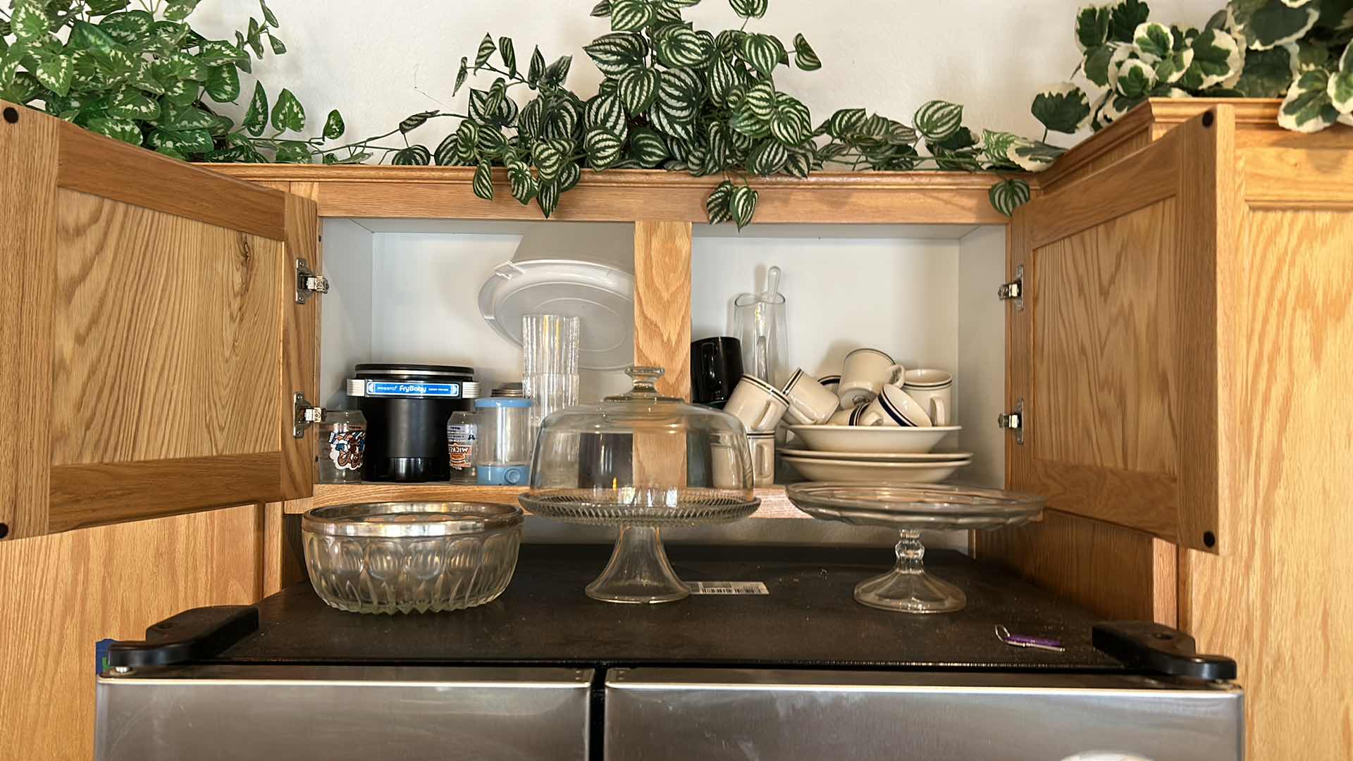 Photo 5 of CONTENTS OF KITCHEN CABINET AND TOP OF REFRIGERATOR
