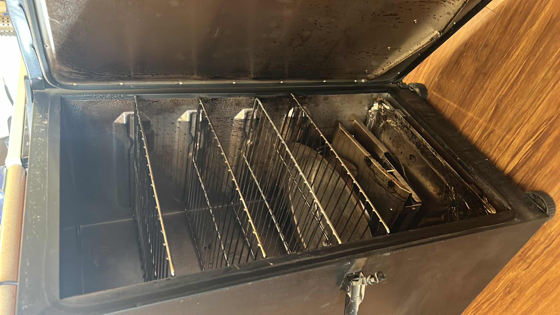 Photo 3 of MASTERBUILT ELECTRIC WOOD/CHARCOAL SMOKER (TESTED)