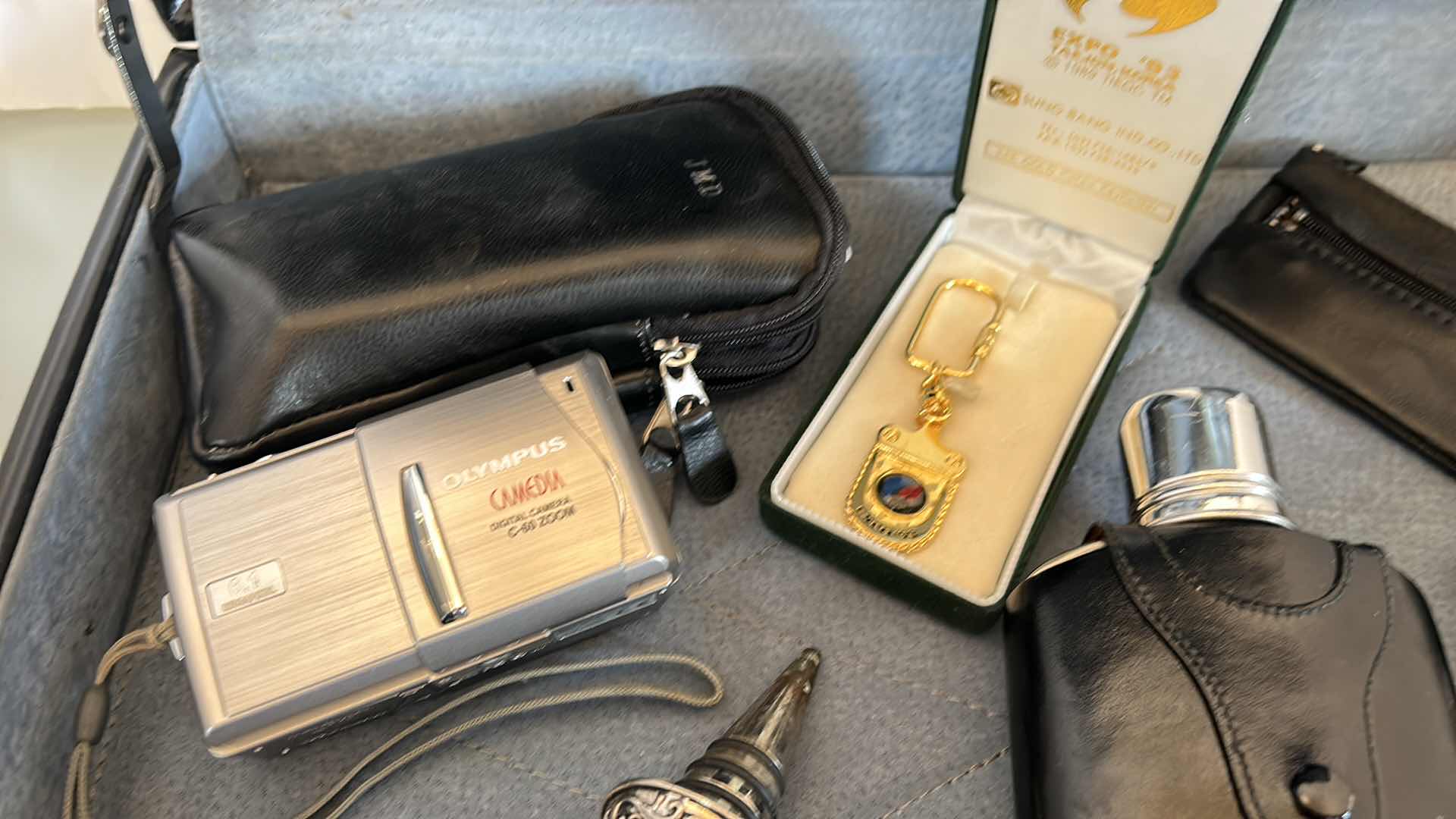 Photo 6 of MENS VINTAGE BRIEFCASE PLUS CONTENTS, FLASK, OLYMPUS CAMERA AND MORE