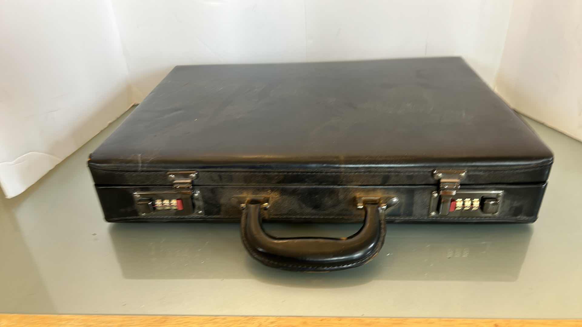 Photo 9 of MENS VINTAGE BRIEFCASE PLUS CONTENTS, FLASK, OLYMPUS CAMERA AND MORE