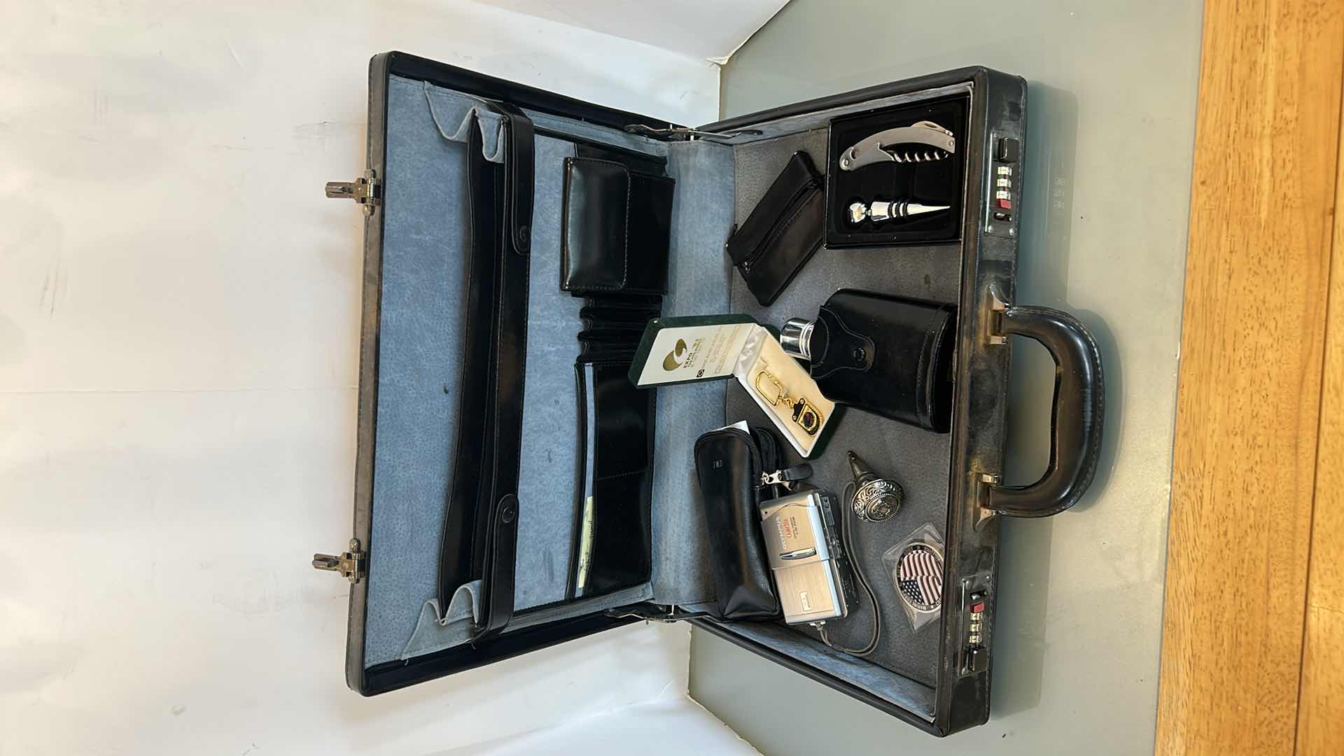 Photo 10 of MENS VINTAGE BRIEFCASE PLUS CONTENTS, FLASK, OLYMPUS CAMERA AND MORE