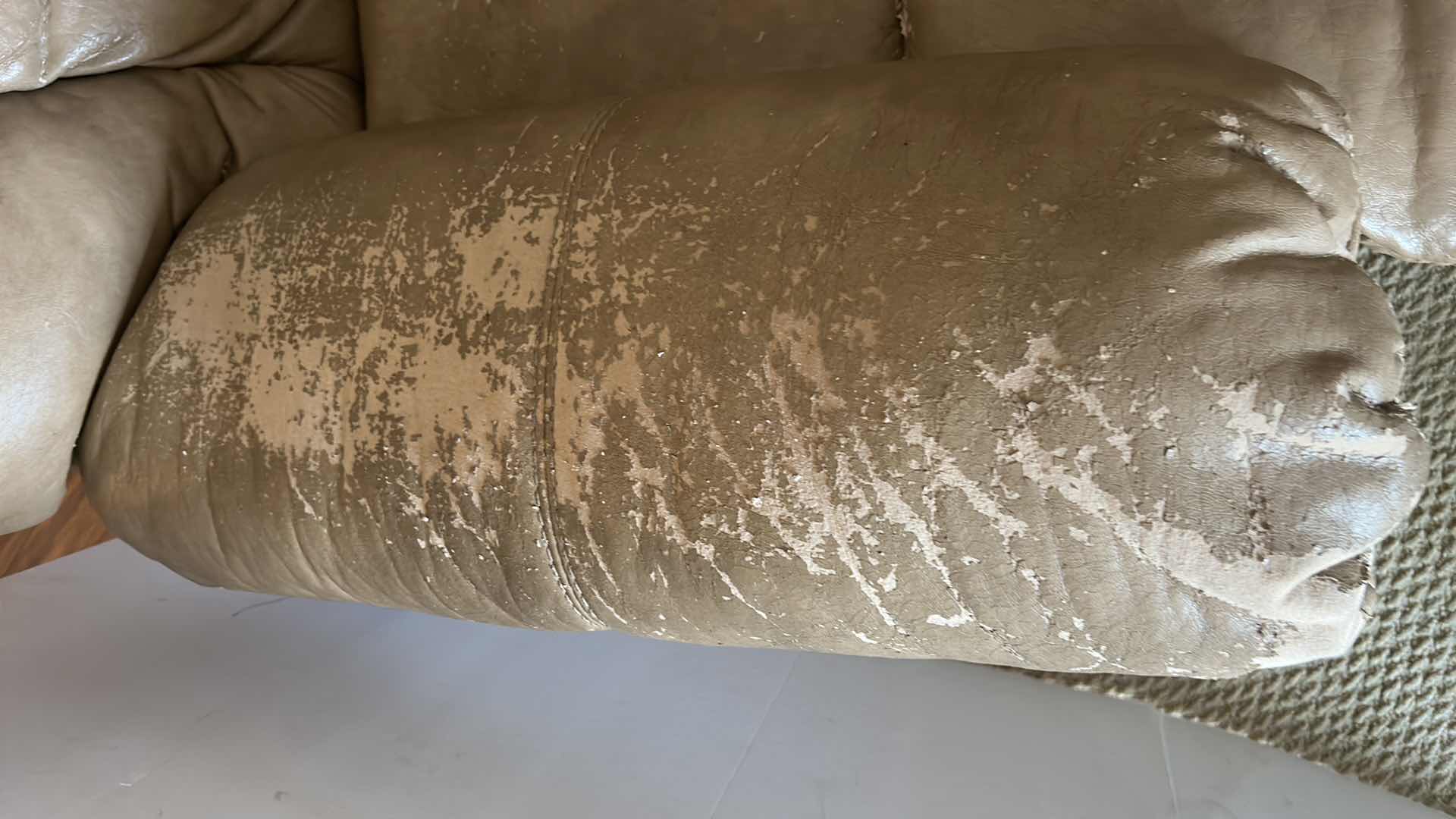 Photo 7 of ELECTRIC ADJUSTABLE ROCKING RECLINER/LOUNGER