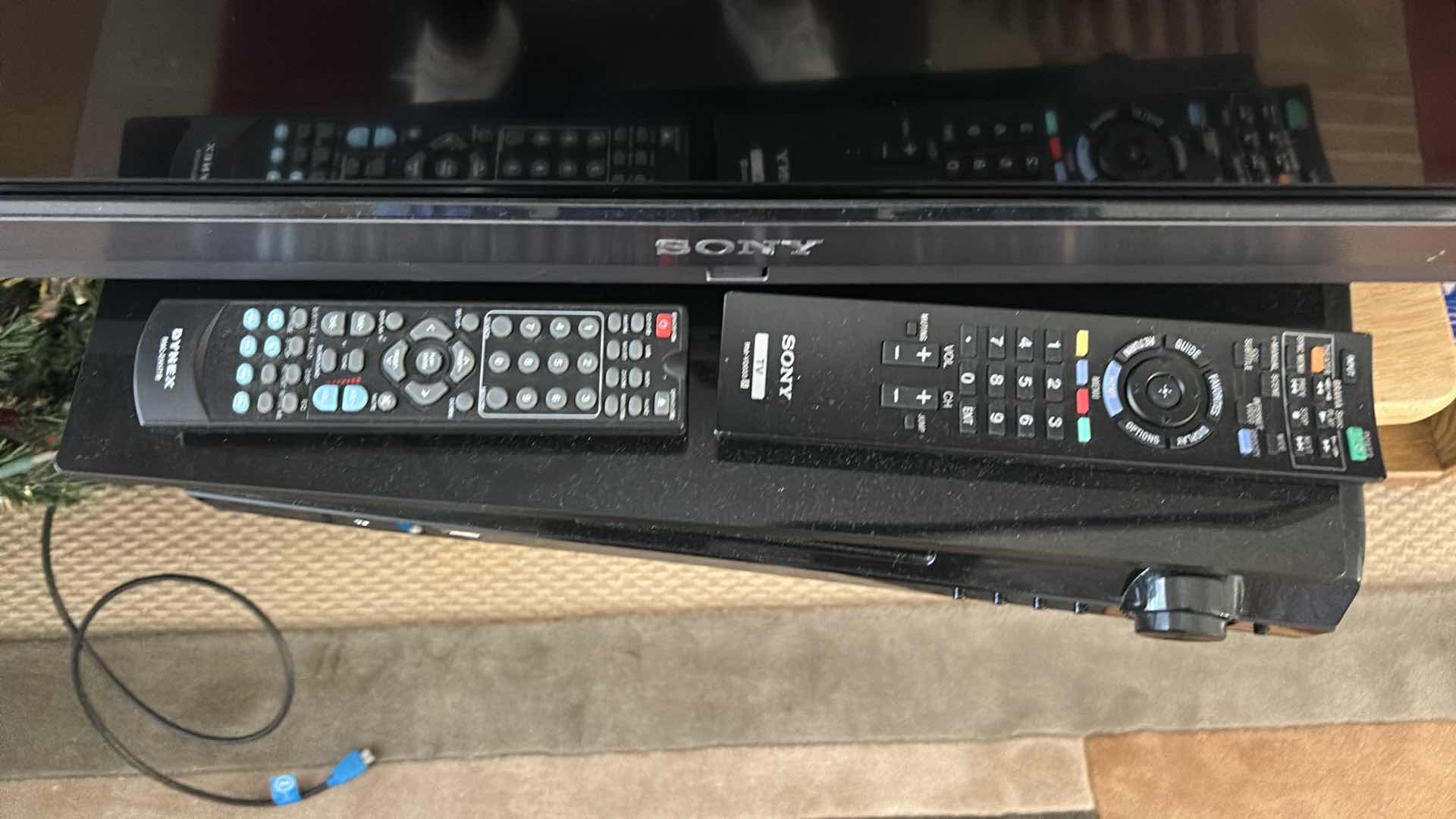 Photo 3 of SONY 40” W REMOTE AND DVD/CD/WMA PLATER