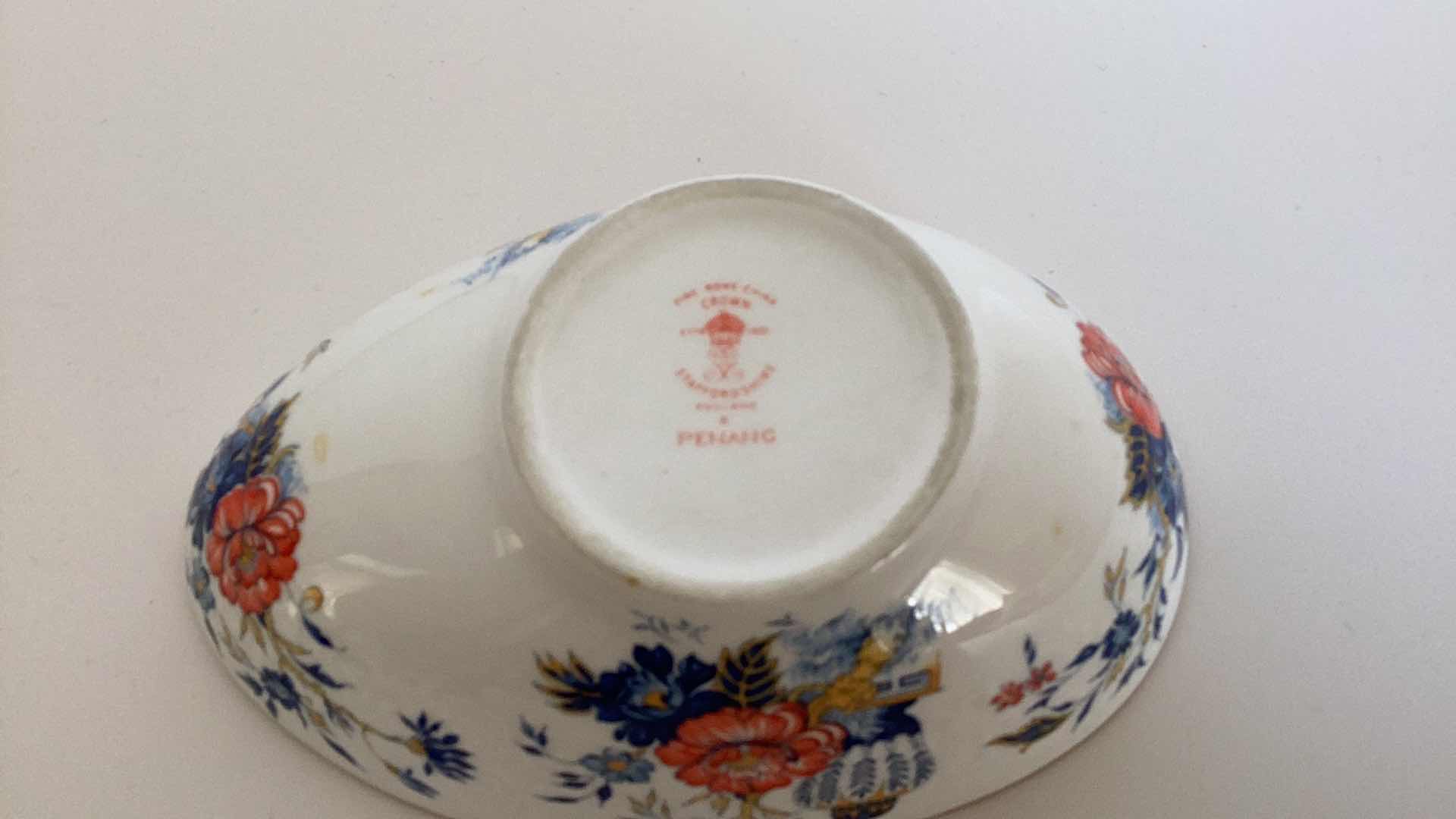 Photo 1 of 3 PC PORCELAIN - TEAPOT ARTHUR
WOOD SND DO. STATFFORDSHIRE ENGLAND NUMBERED, TEA POT OLD COUNTRY ROSES, KING ALBERT FINE CHINA, DISH STAFFORDSHIRE ENGLAND.