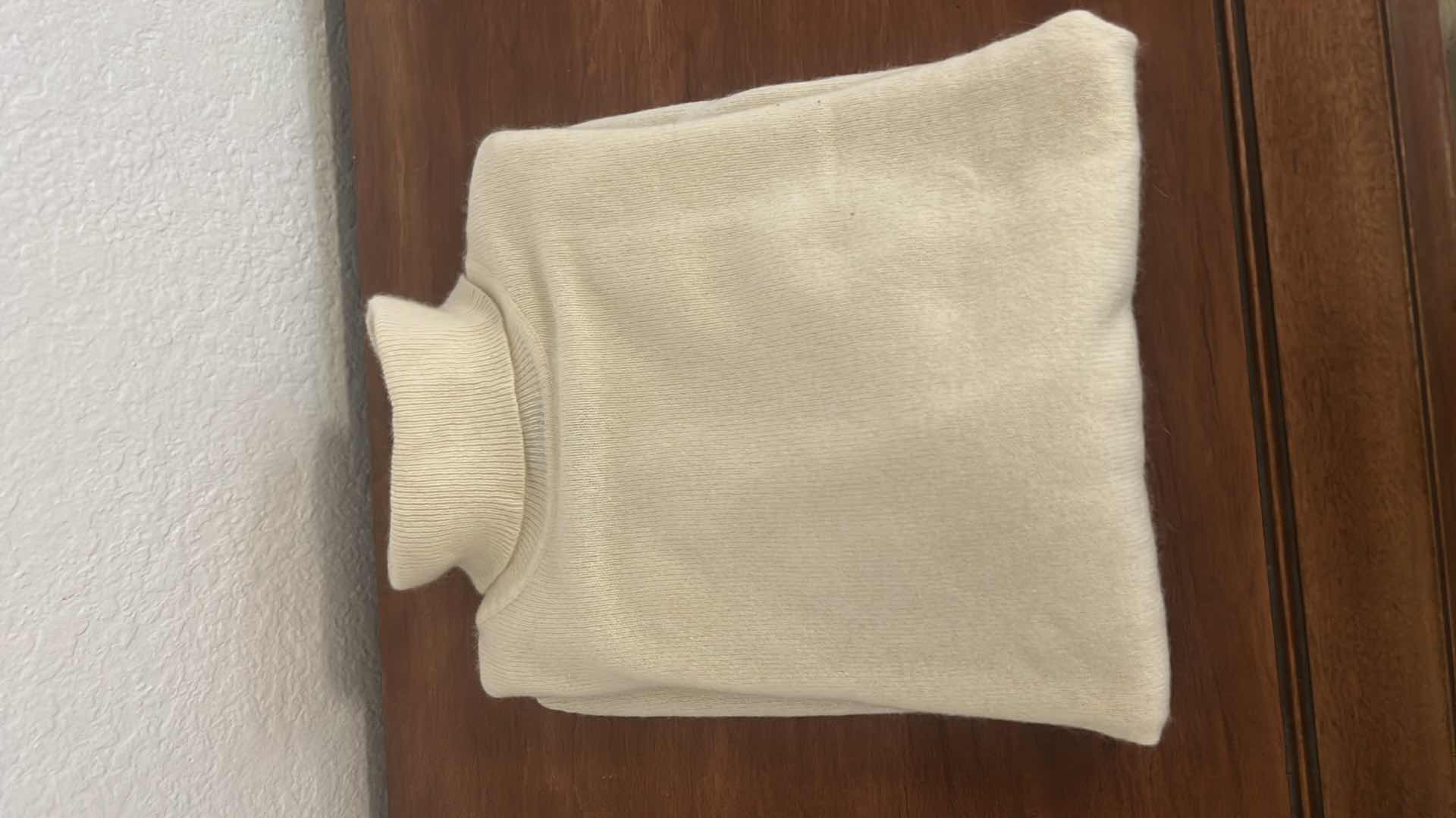 Photo 1 of 100% CASHMERE TURTLENECK SWEATER SIZE M