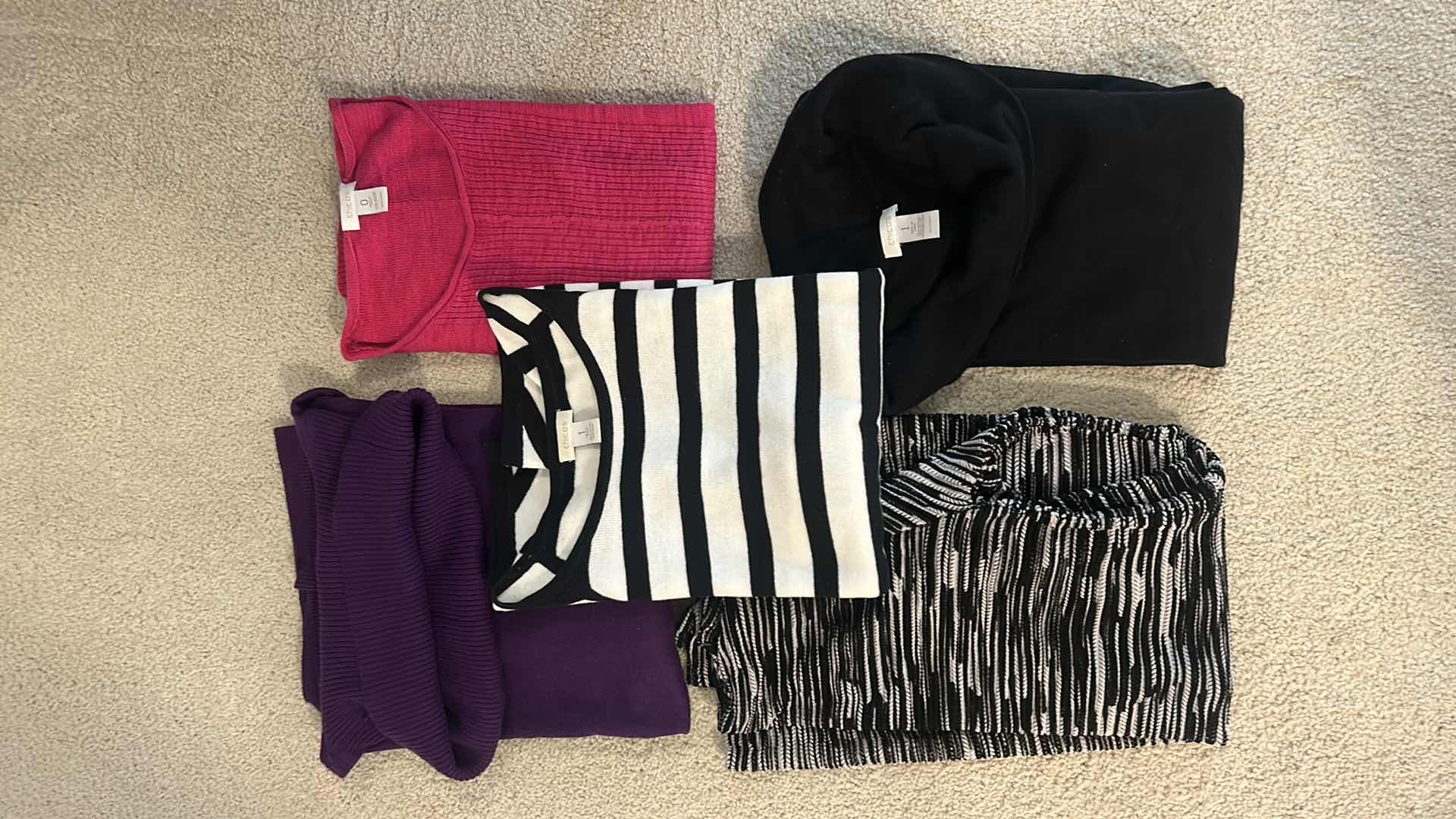 Photo 1 of 5 PIECES CHICOS WOMENSWEAR SIZE 1