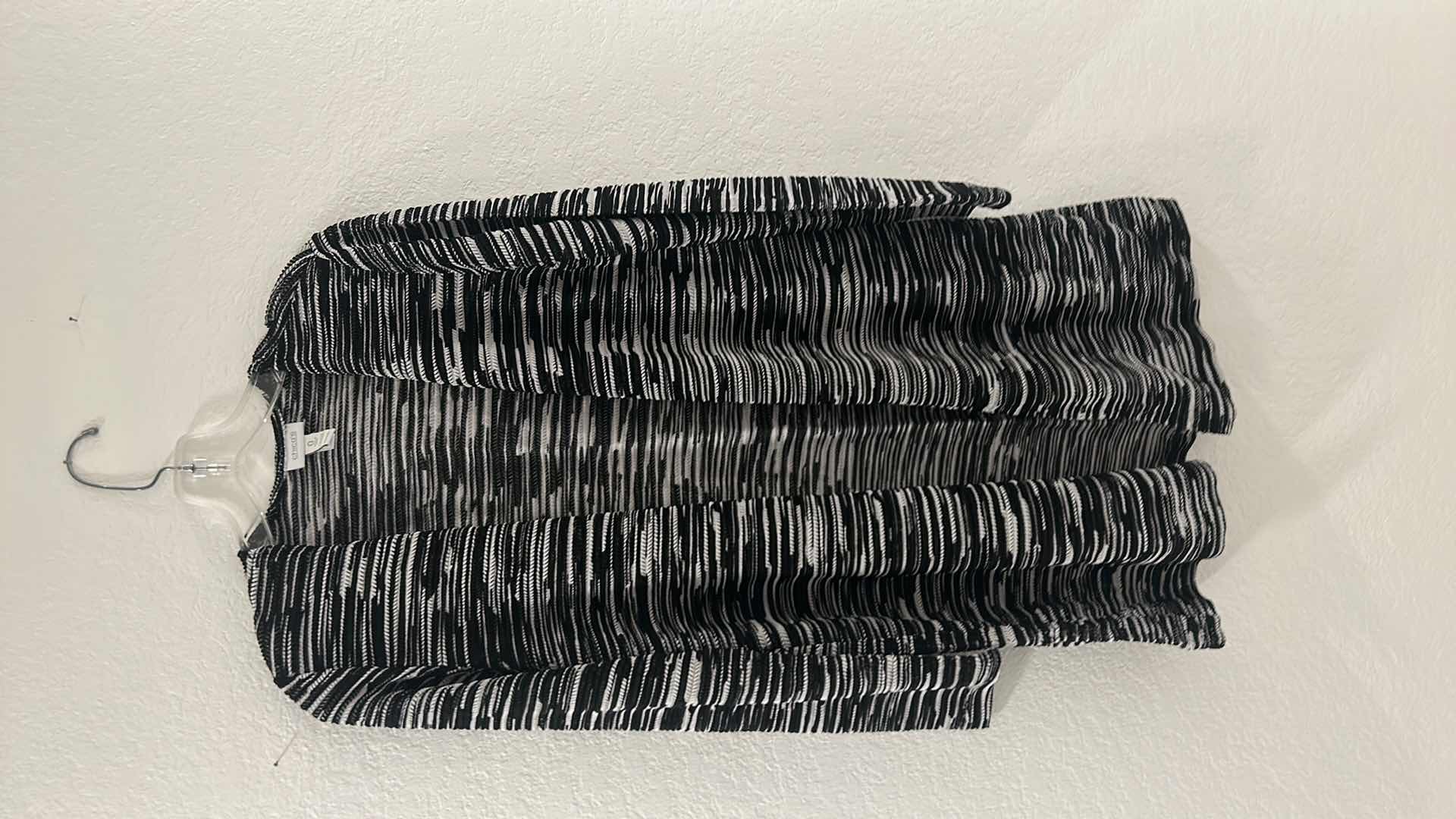 Photo 1 of 5 PIECES CHICOS WOMENSWEAR SIZE 1