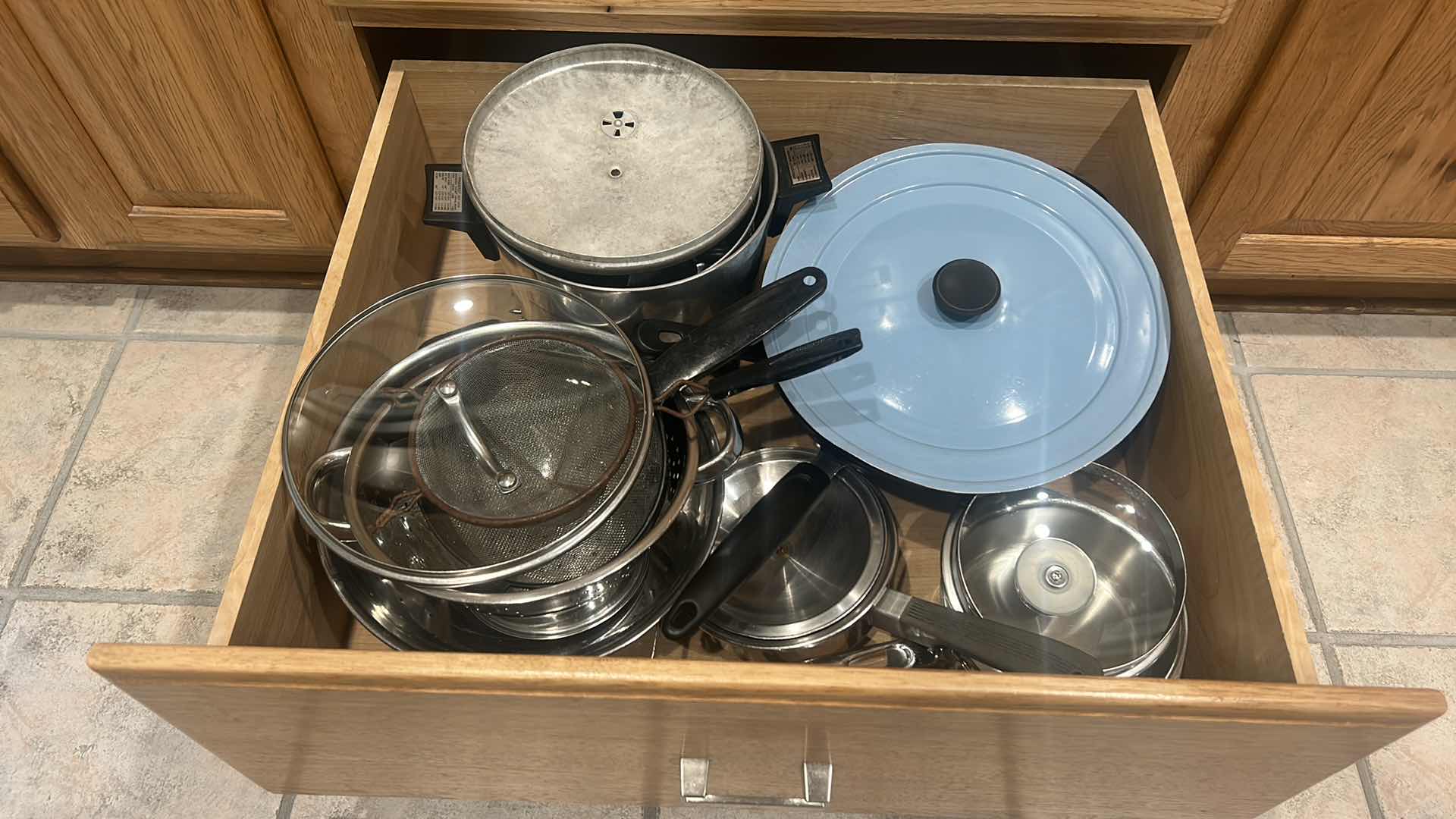 Photo 1 of CONTENTS OF KITCHEN DRAWER