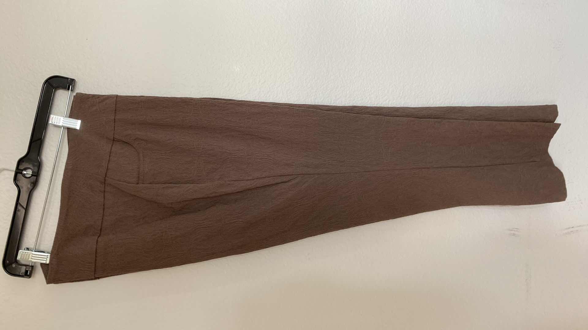 Photo 1 of NWT WOMEN’S SIZE 16 LULU B PULL ON PANTS 