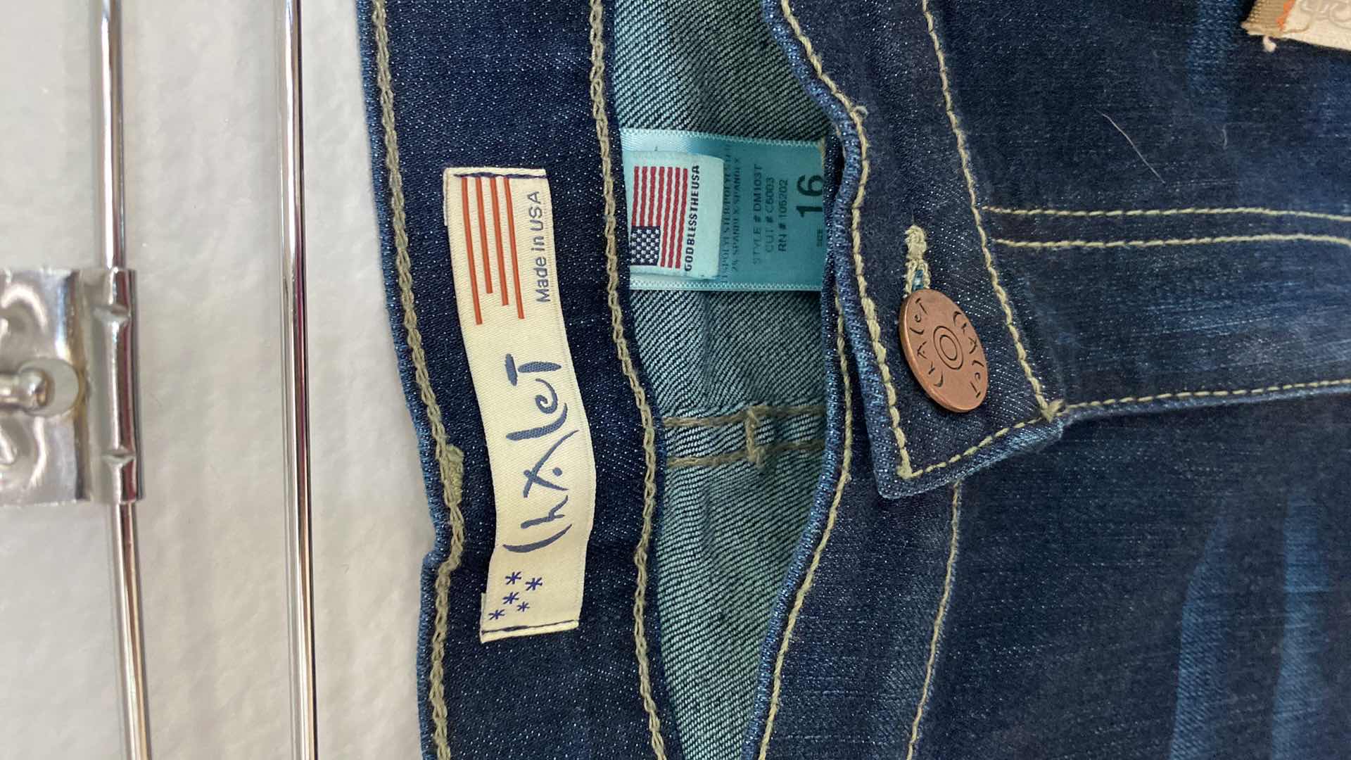 Photo 1 of NWT WOMEN’S SIZE 16 CHALET RIPPED JEANS 