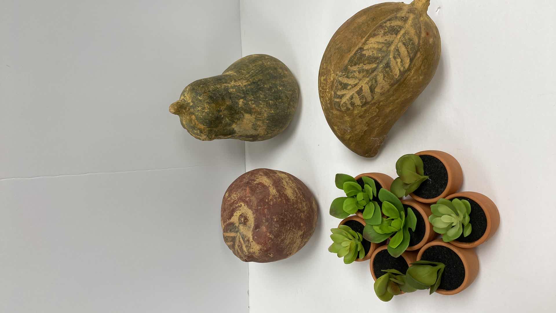 Photo 1 of HOME DECOR - 10 PIECES