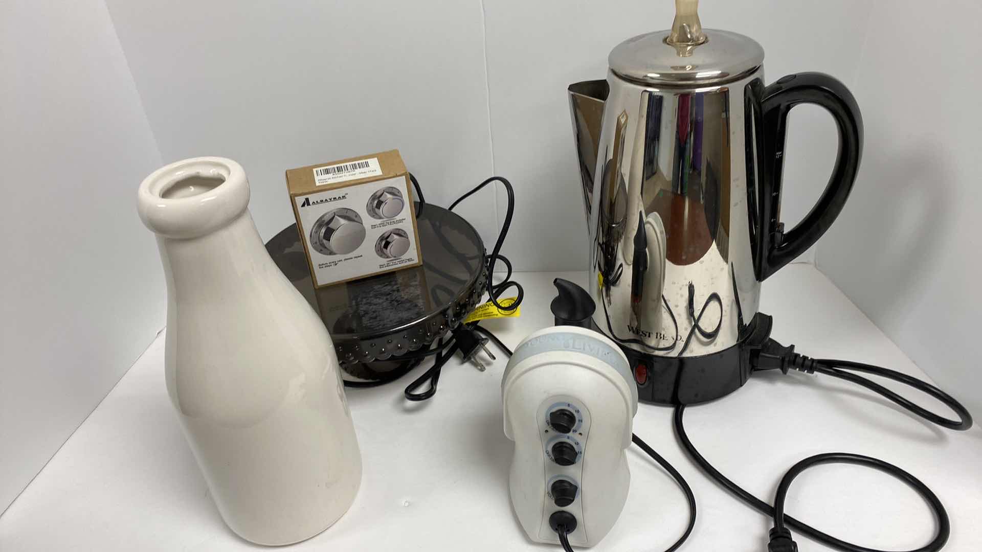 Photo 1 of ASSORTED HOUSEHOLD ITEMS