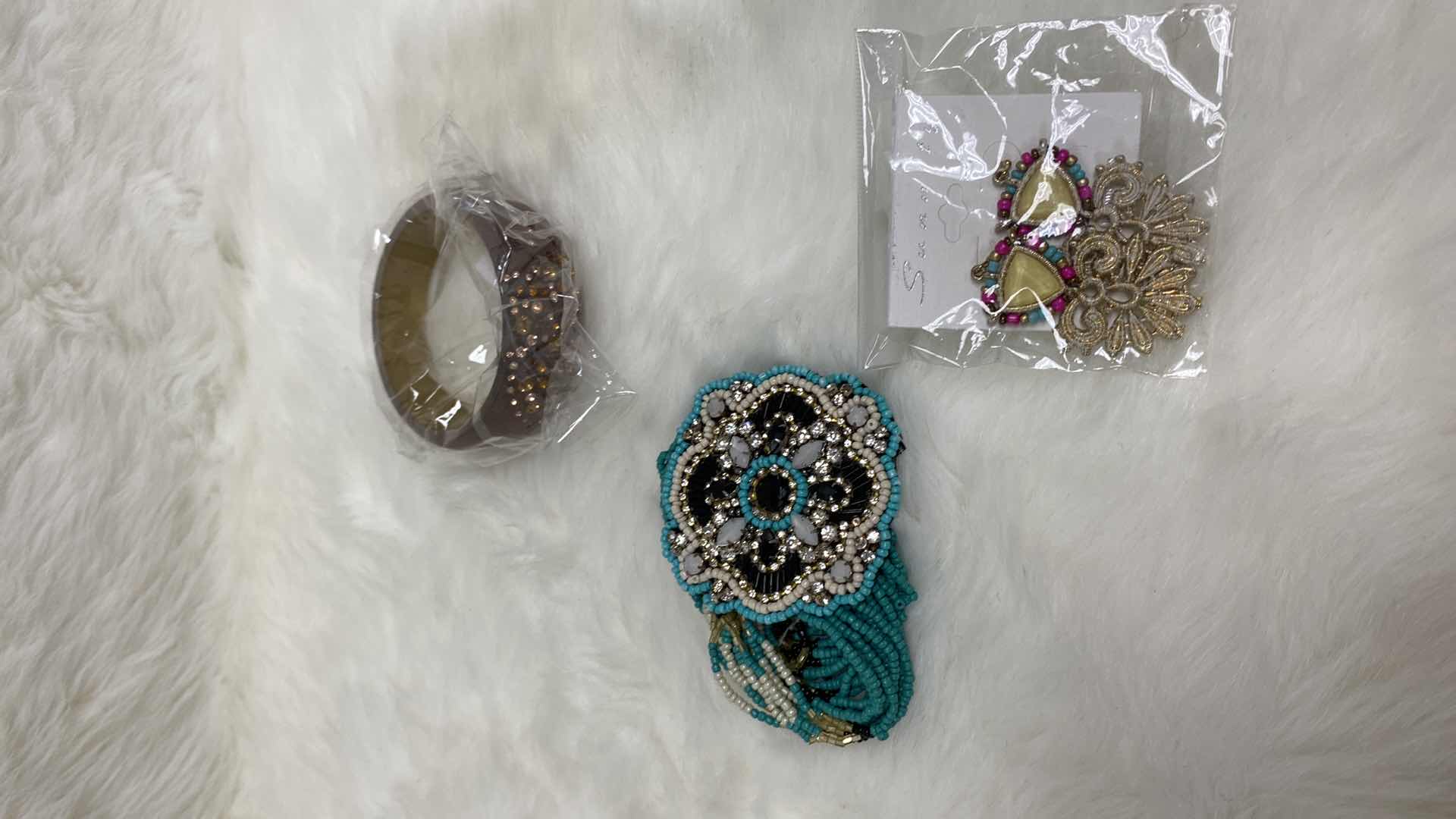 Photo 1 of NEW 2 BRACELET 1 EARRING COSTUME JEWELRY 