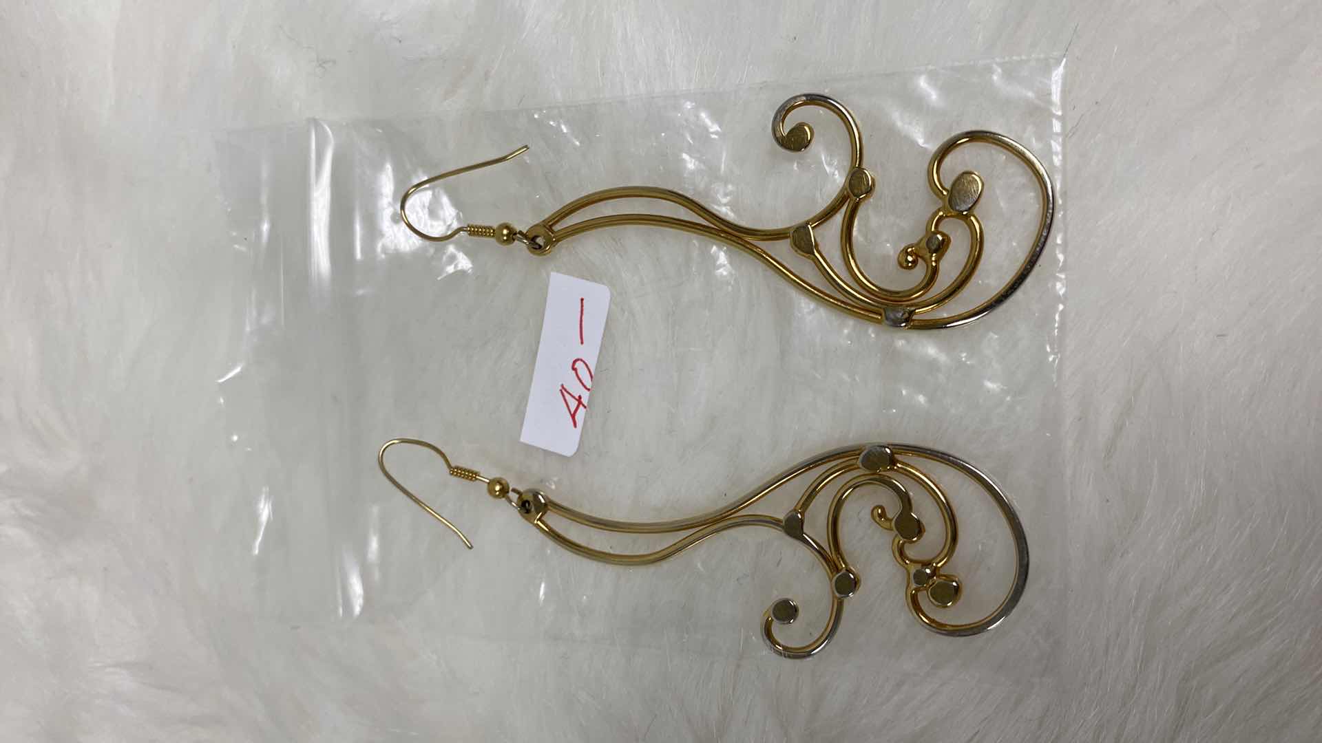 Photo 1 of DANGLING EARRINGS COSTUME JEWELRY 