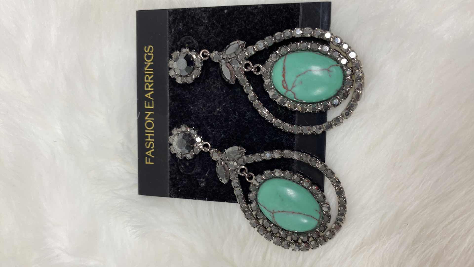 Photo 2 of NEW 3-PIECES COSTUME JEWELRY 