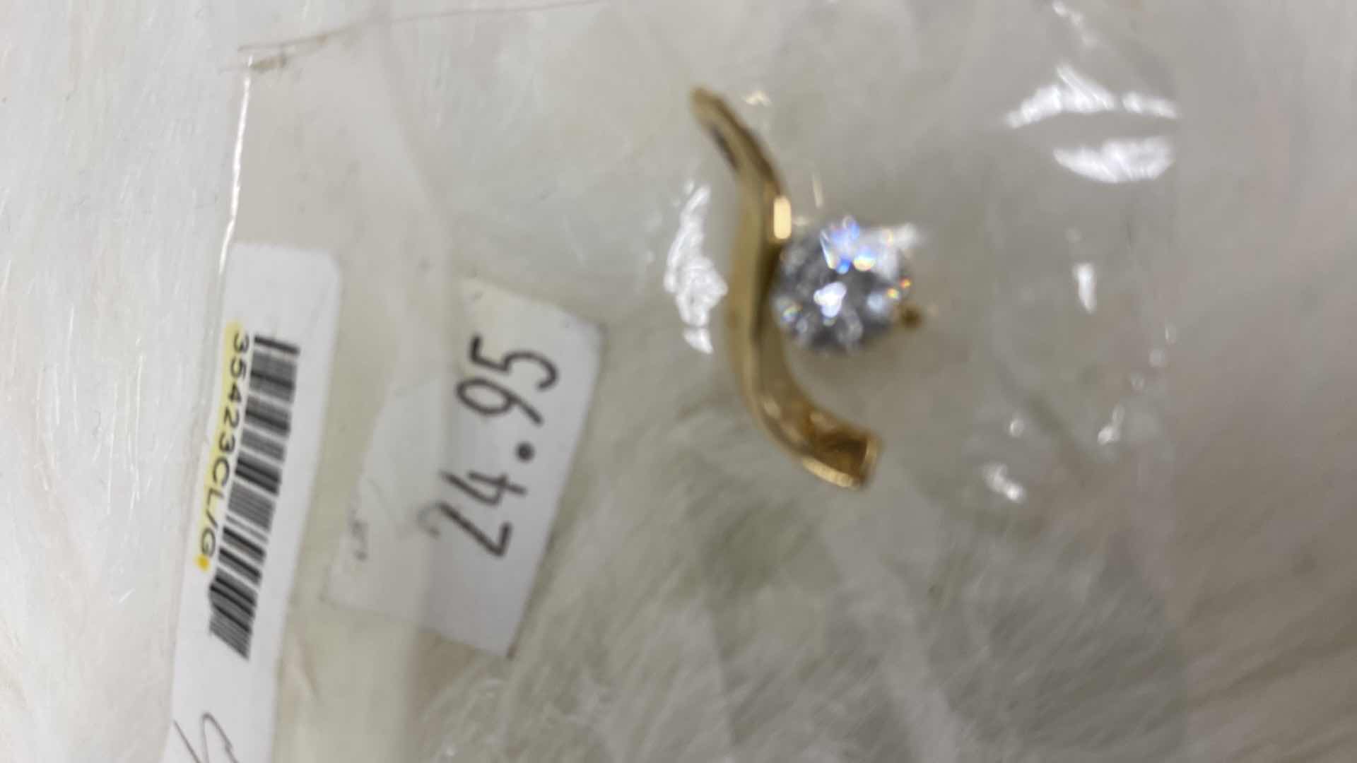 Photo 4 of NEW 3-PIECES COSTUME JEWELRY 