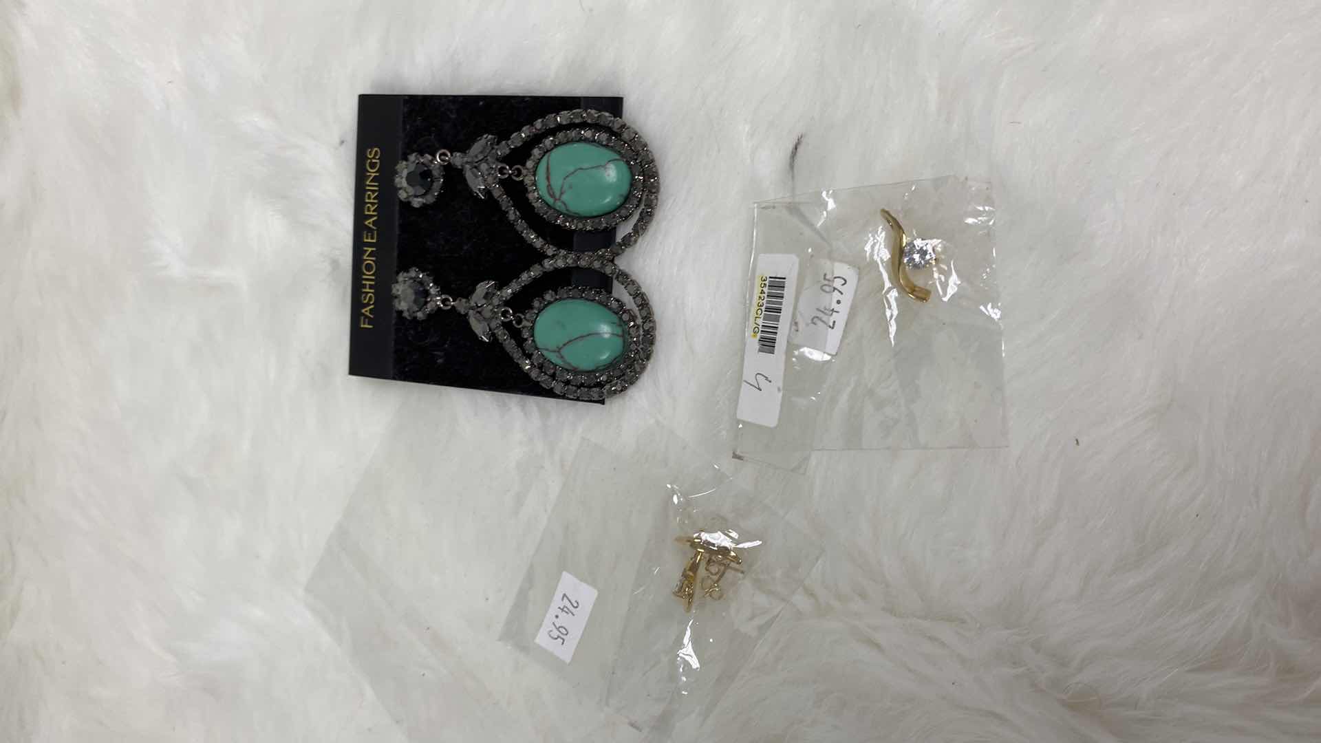 Photo 6 of NEW 3-PIECES COSTUME JEWELRY 