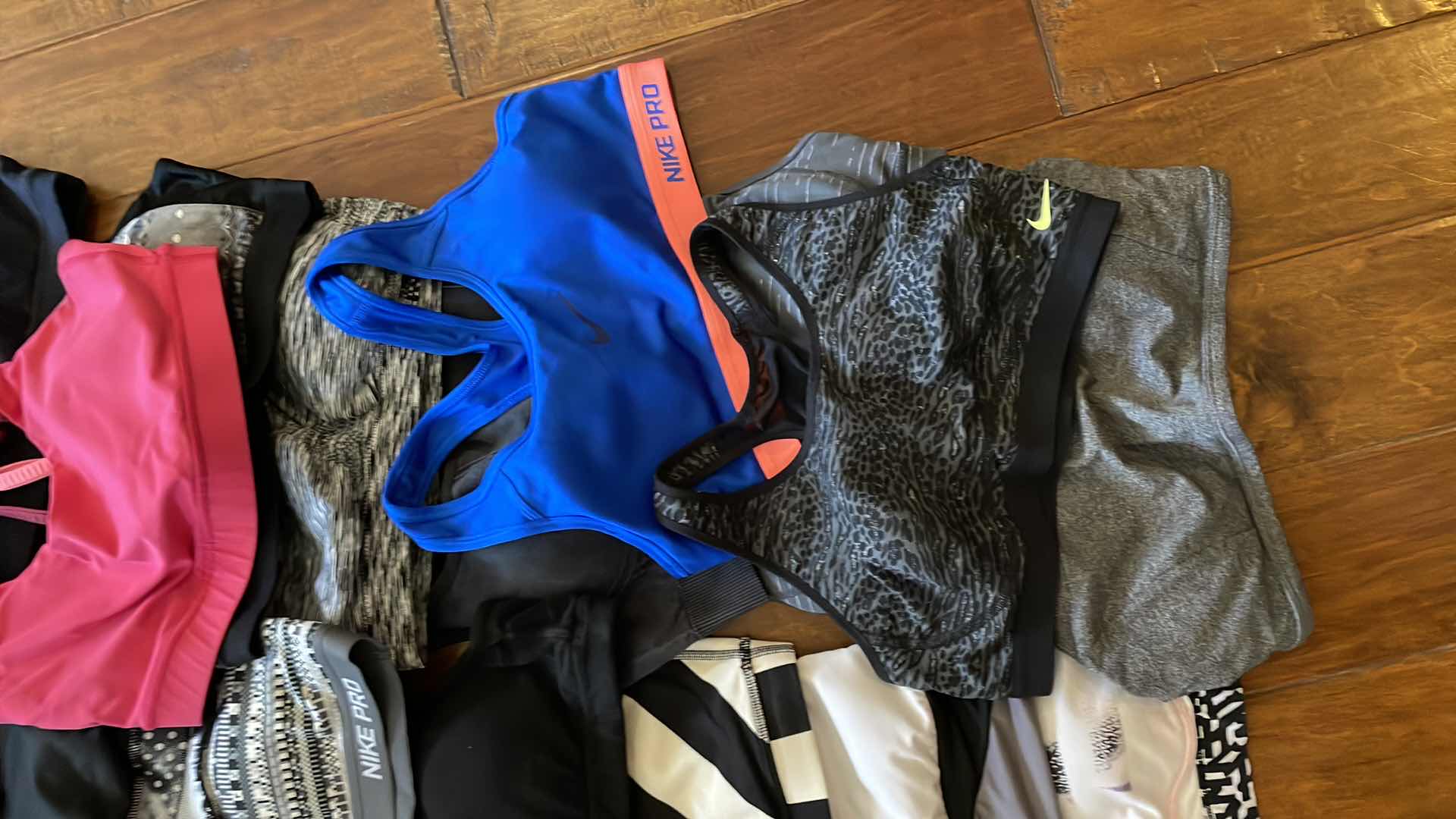 Photo 1 of 20 ASSTD BRAND SPORTS BRA SIZE MEDIUM