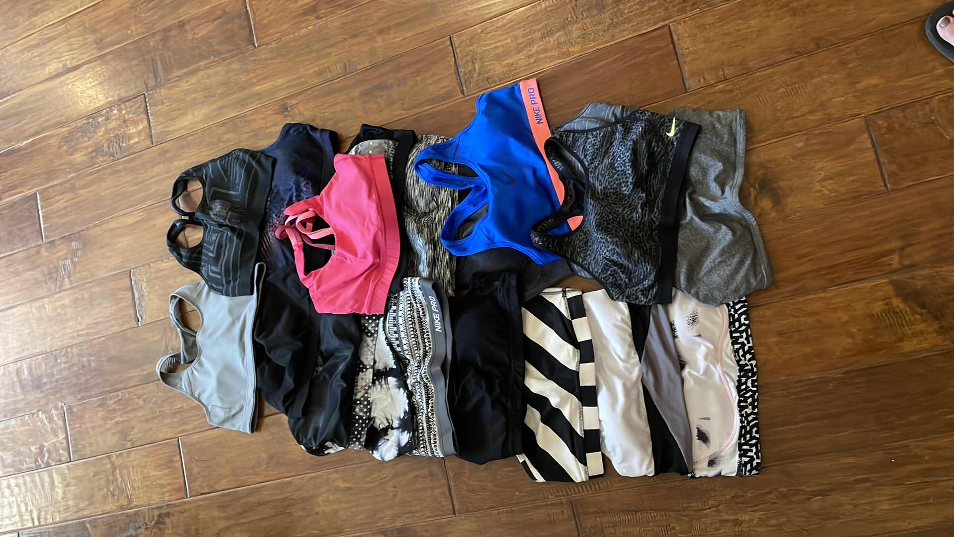 Photo 1 of 20 ASSTD BRAND SPORTS BRA SIZE MEDIUM