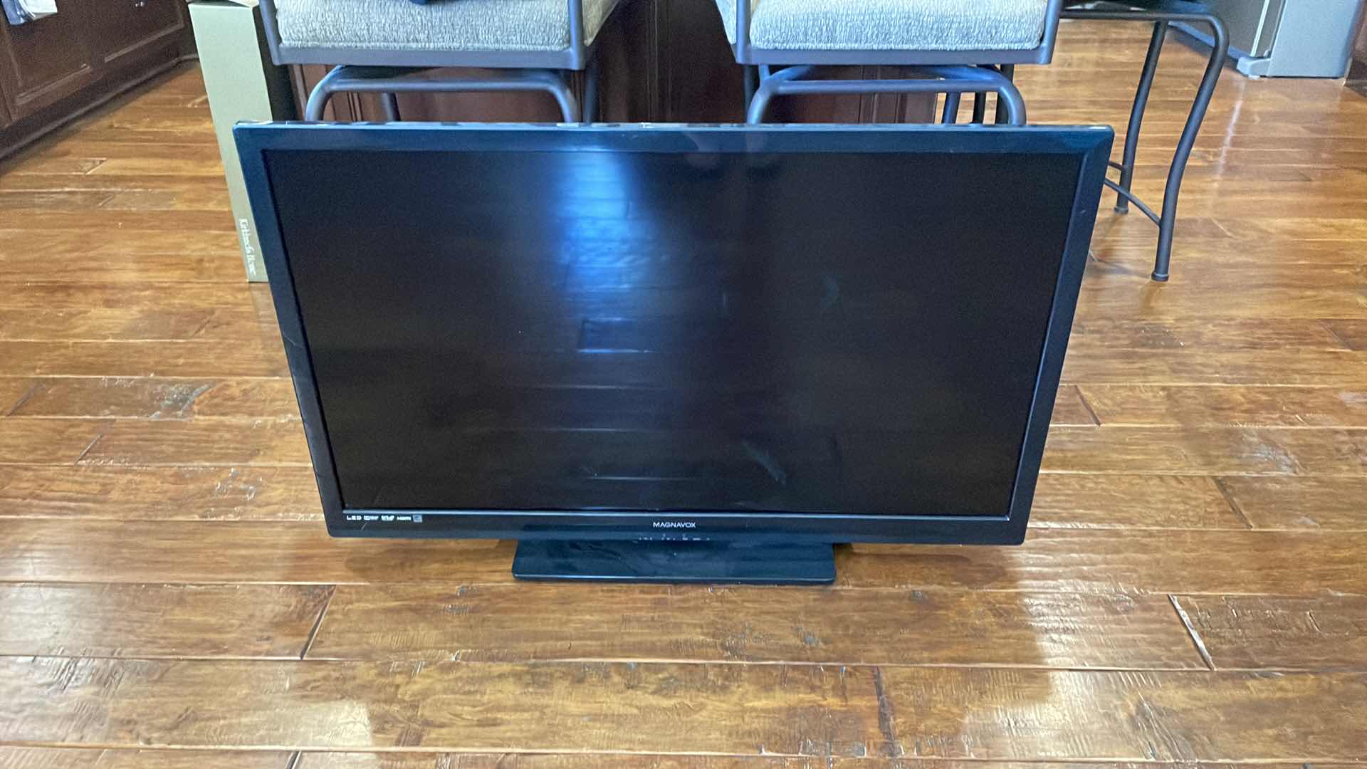 Photo 1 of MAGNAVOX 36 “ LED TV NO REMOTE