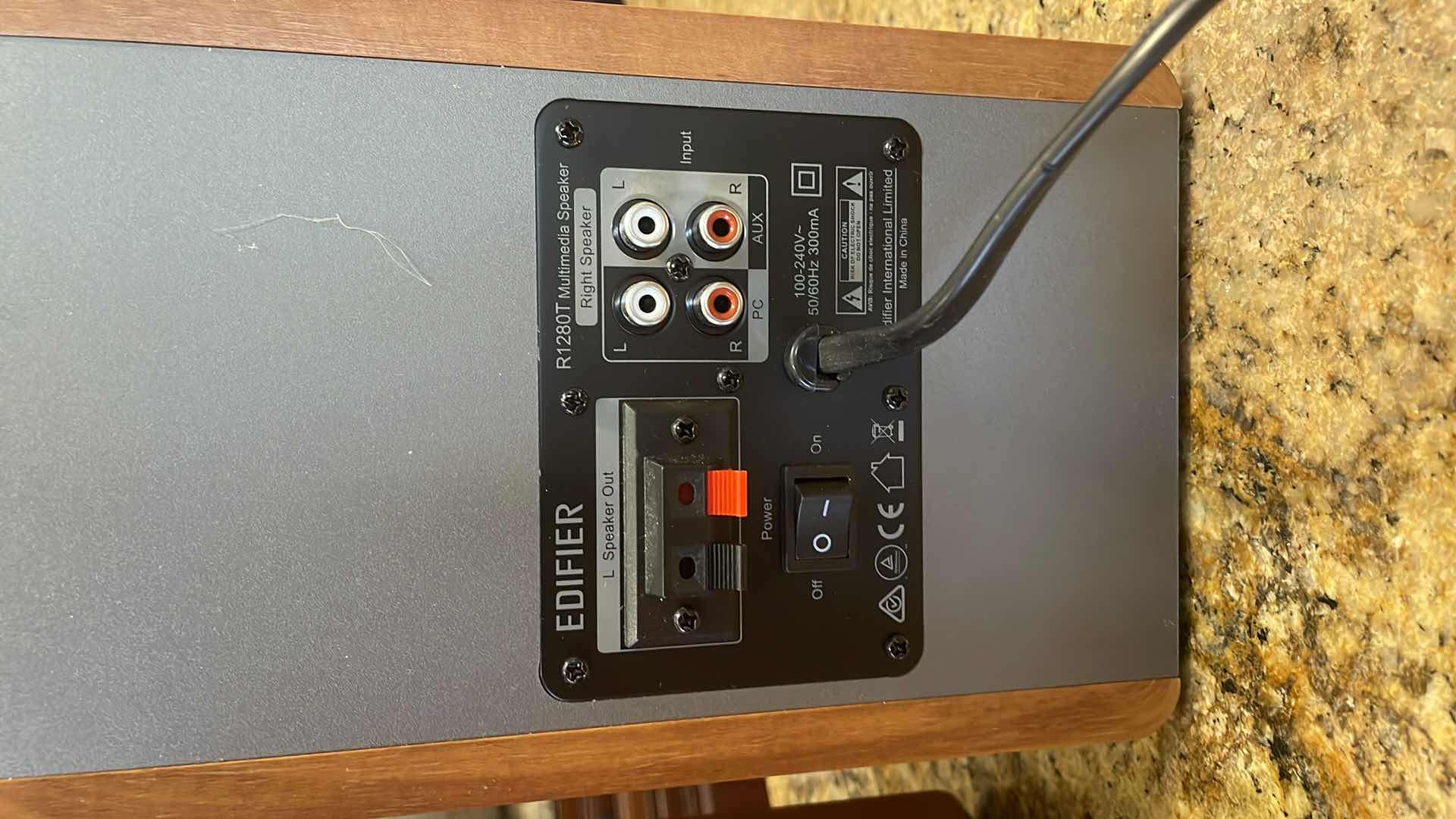 Photo 1 of EDIFIER R1280T MULTIMEDIA SPEAKERS NO REMOTE