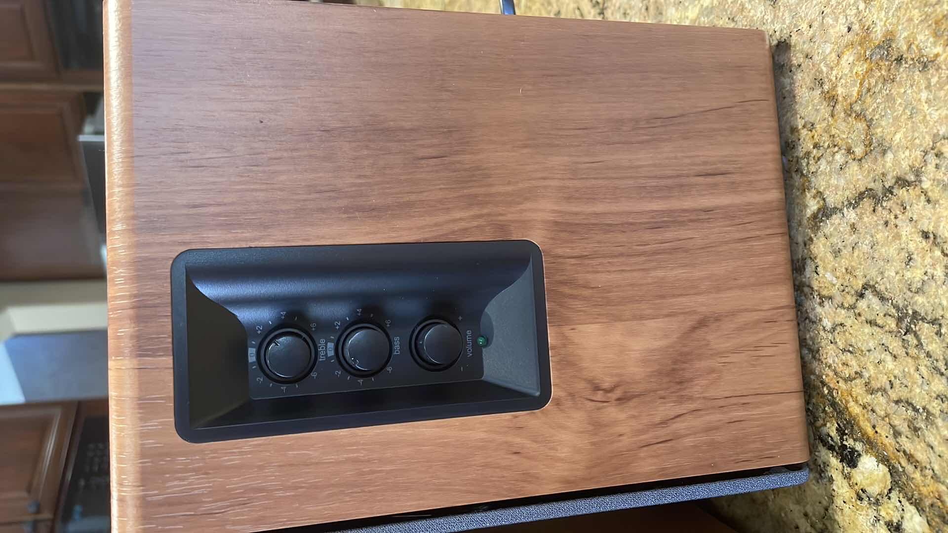 Photo 1 of EDIFIER R1280T MULTIMEDIA SPEAKERS NO REMOTE