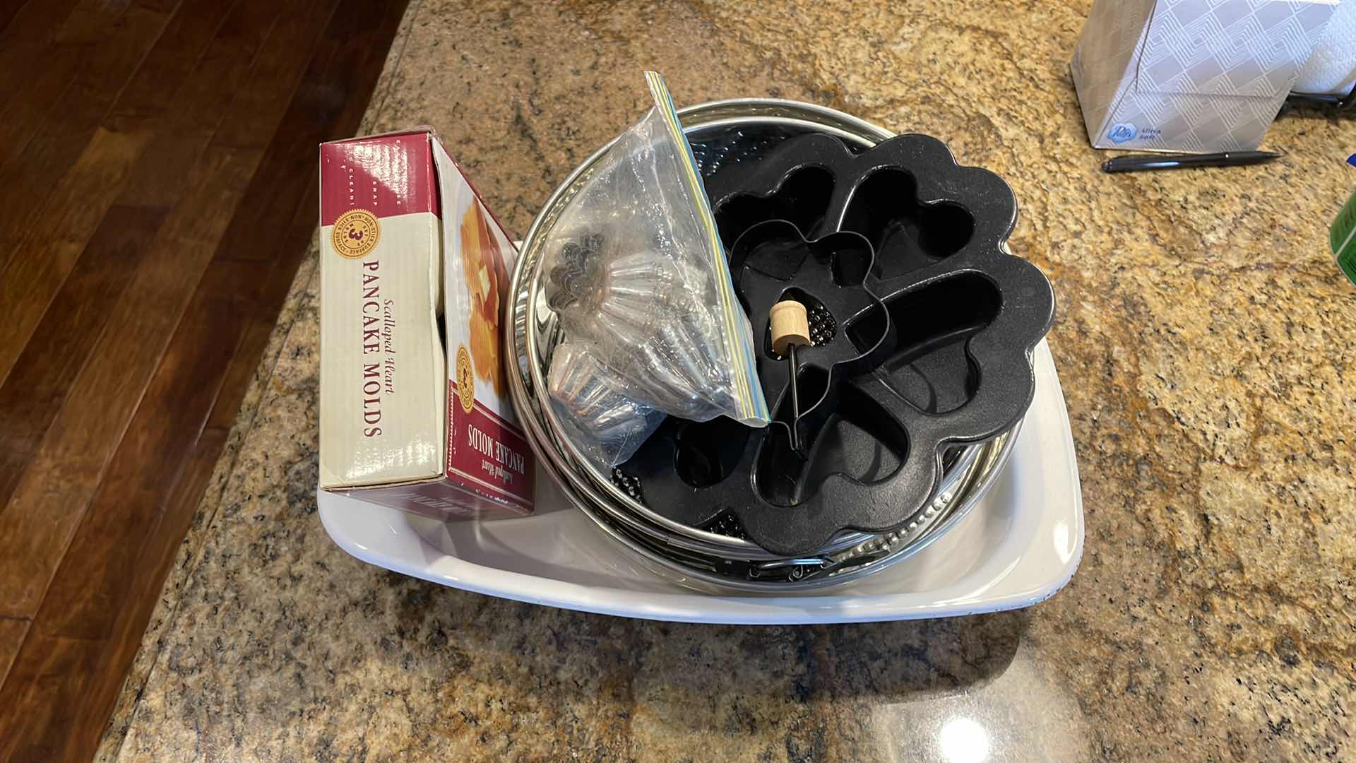 Photo 1 of BAKING PANS AND DISH