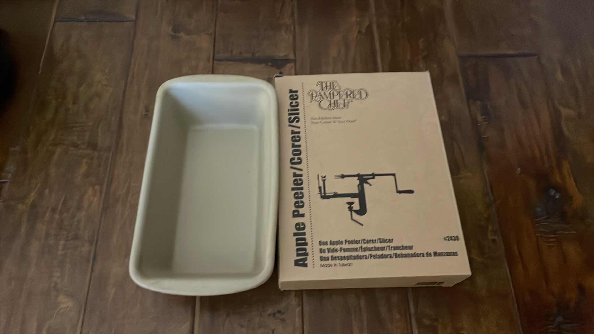 Photo 1 of PAMPERED CHEF STONEWARE LOAF   PAN APPLE PEELER