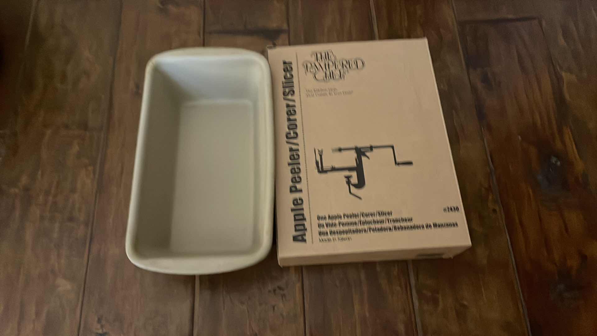 Photo 1 of PAMPERED CHEF STONEWARE LOAF   PAN APPLE PEELER