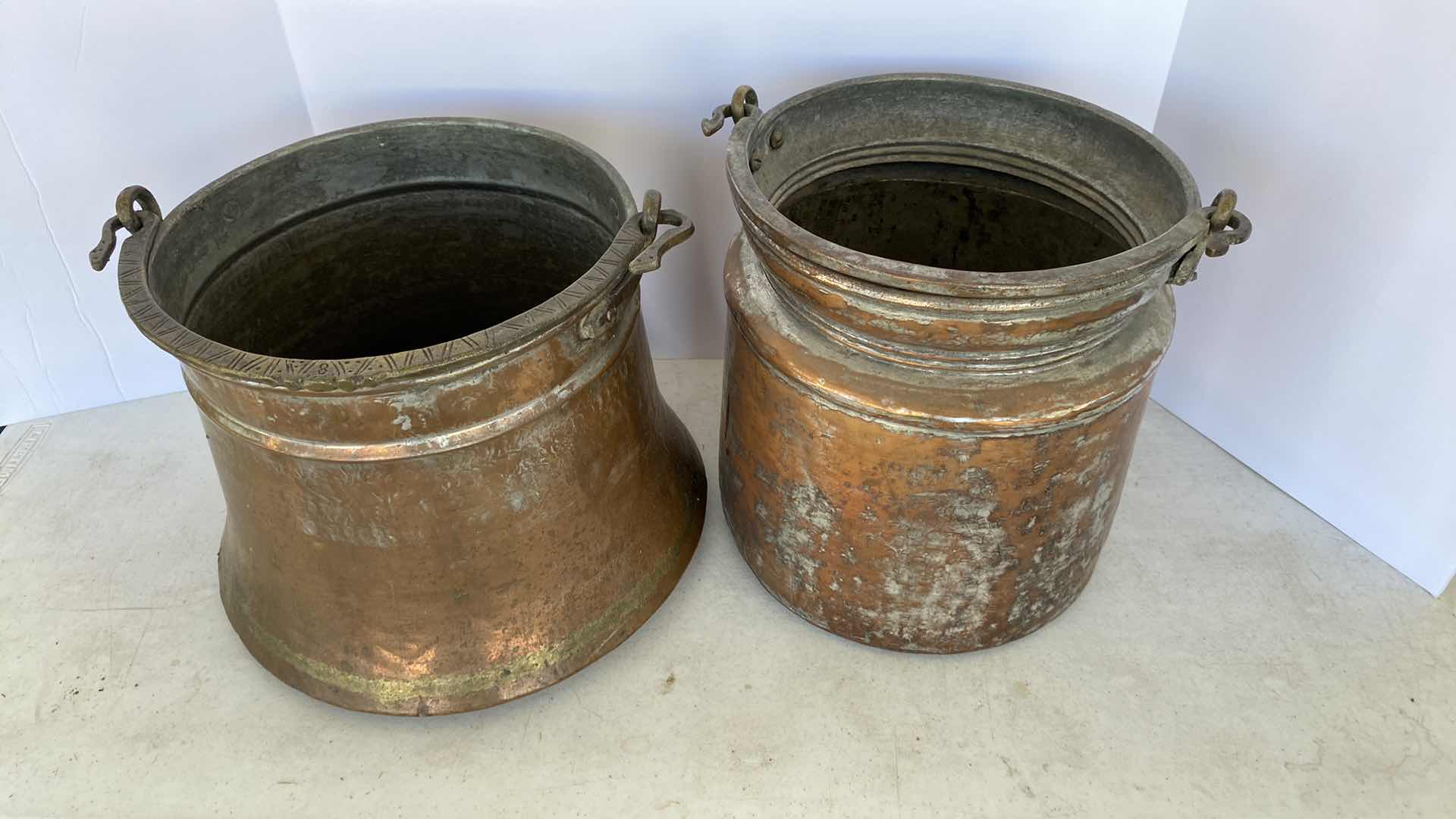 Photo 1 of PAIR OF COPPER HANGING POTS LARGEST 13“ x 10“