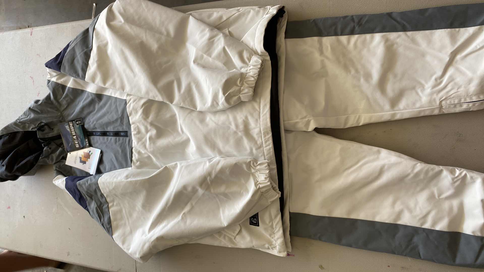 Photo 1 of SEARIPE SIZE MEDIUM SNOW JACKET AND PANTS