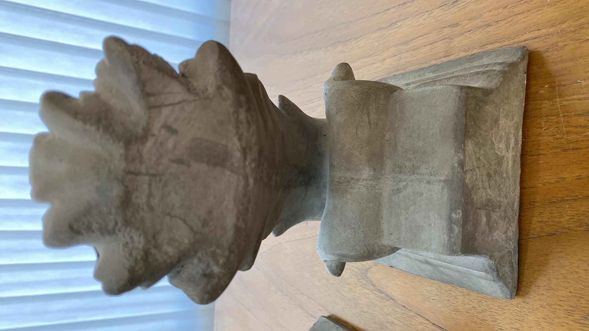 Photo 3 of ACANTHUS LEAF HEAVY CONCRETE BOOK ENDS H 9”