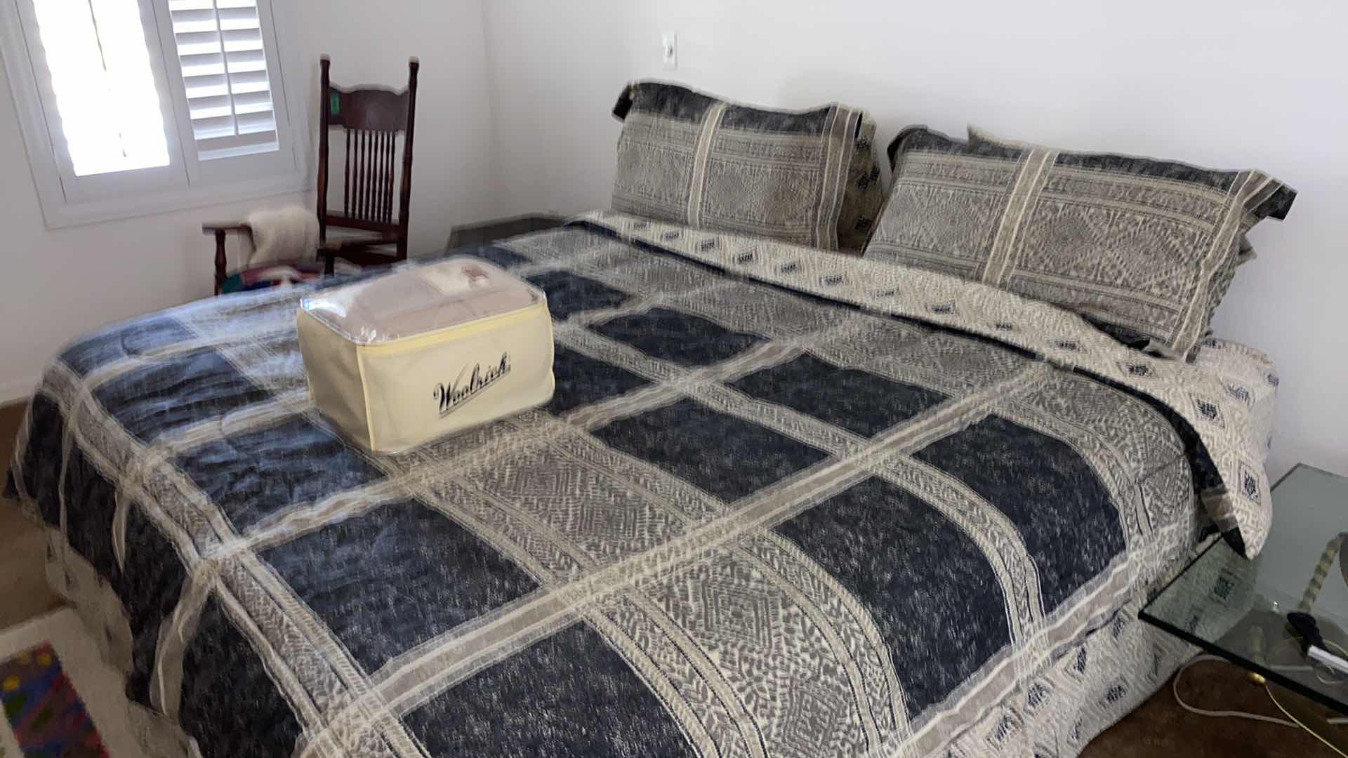 Photo 1 of KING BEDDING WITH DIWN ALTERNATIVE BLANKET IN PKG